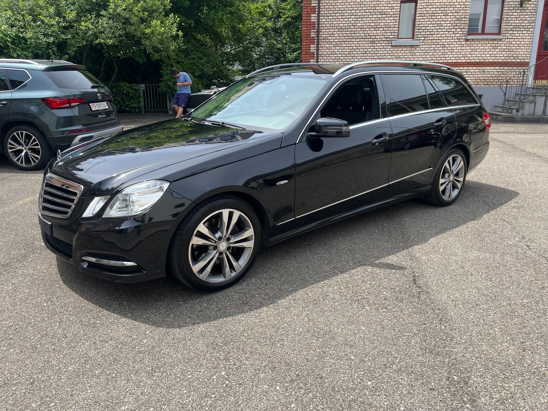 MERCEDES-BENZ E 250 CGI BlueEfficiency Avantgarde Automatic-image-1