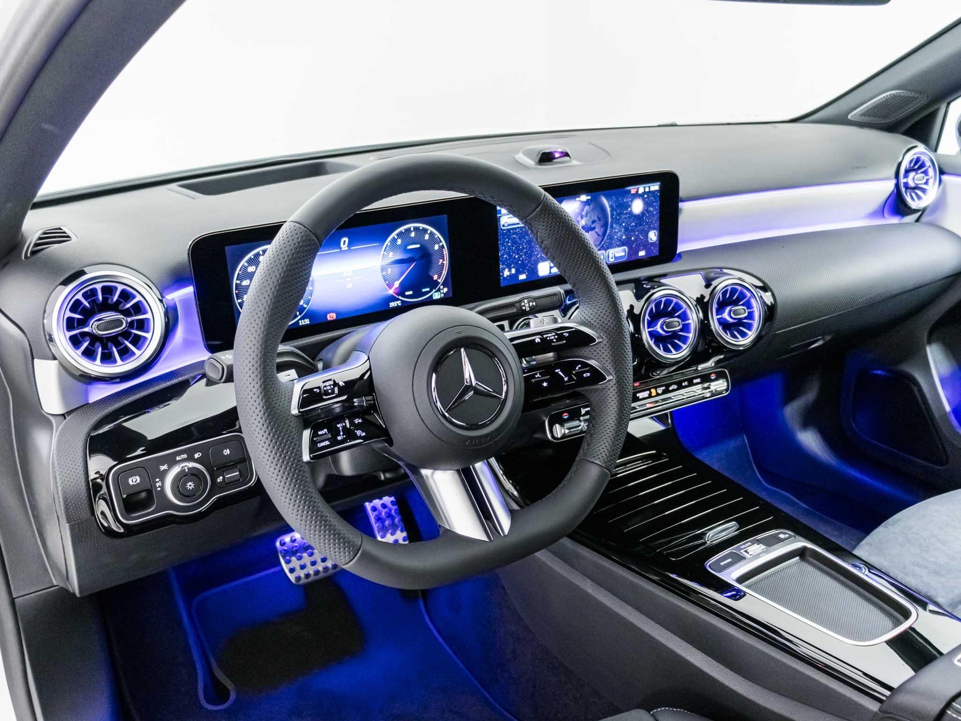MERCEDES-BENZ A 250 4MATIC-image-8