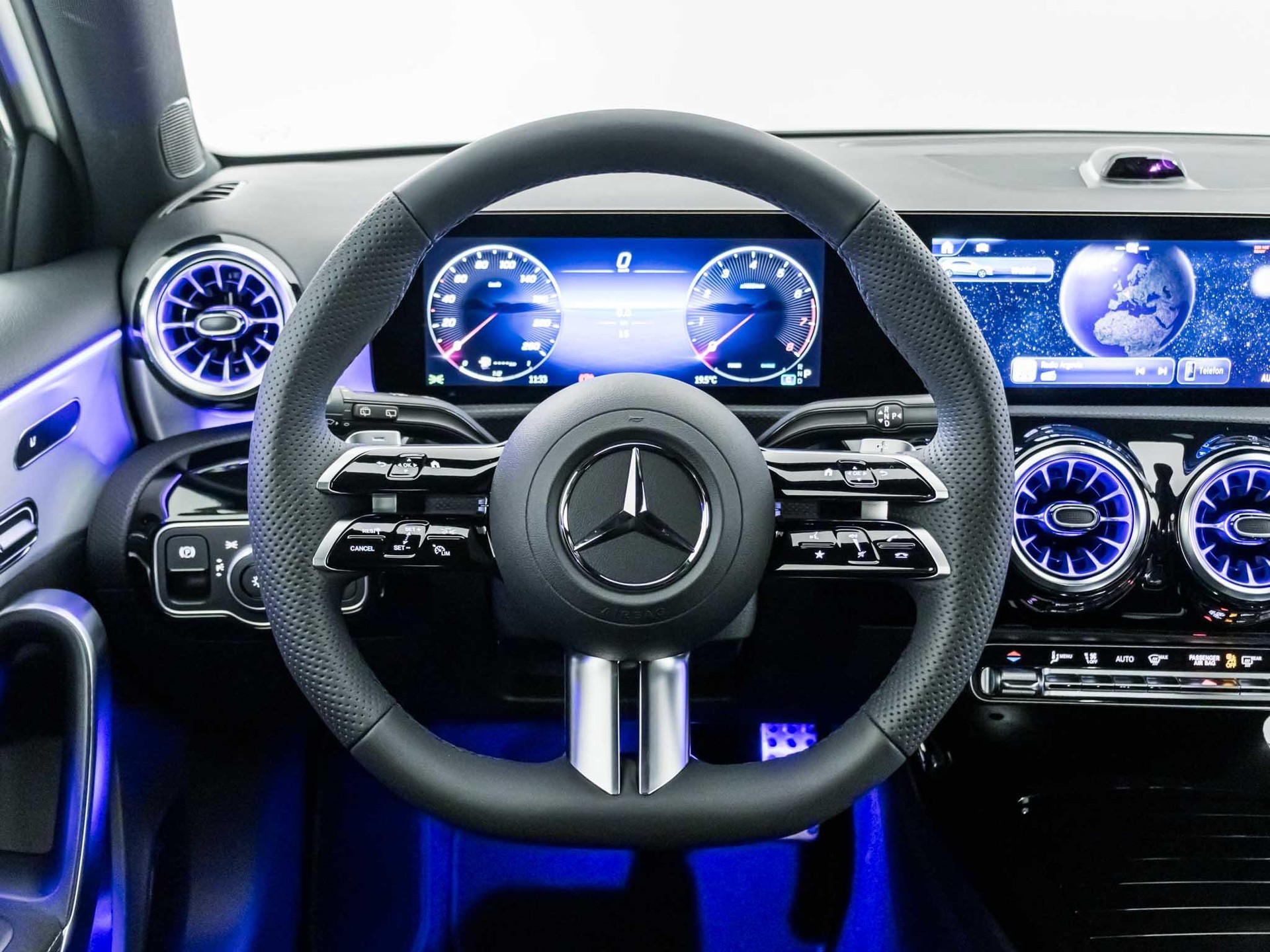 MERCEDES-BENZ A 250 4MATIC-image-9
