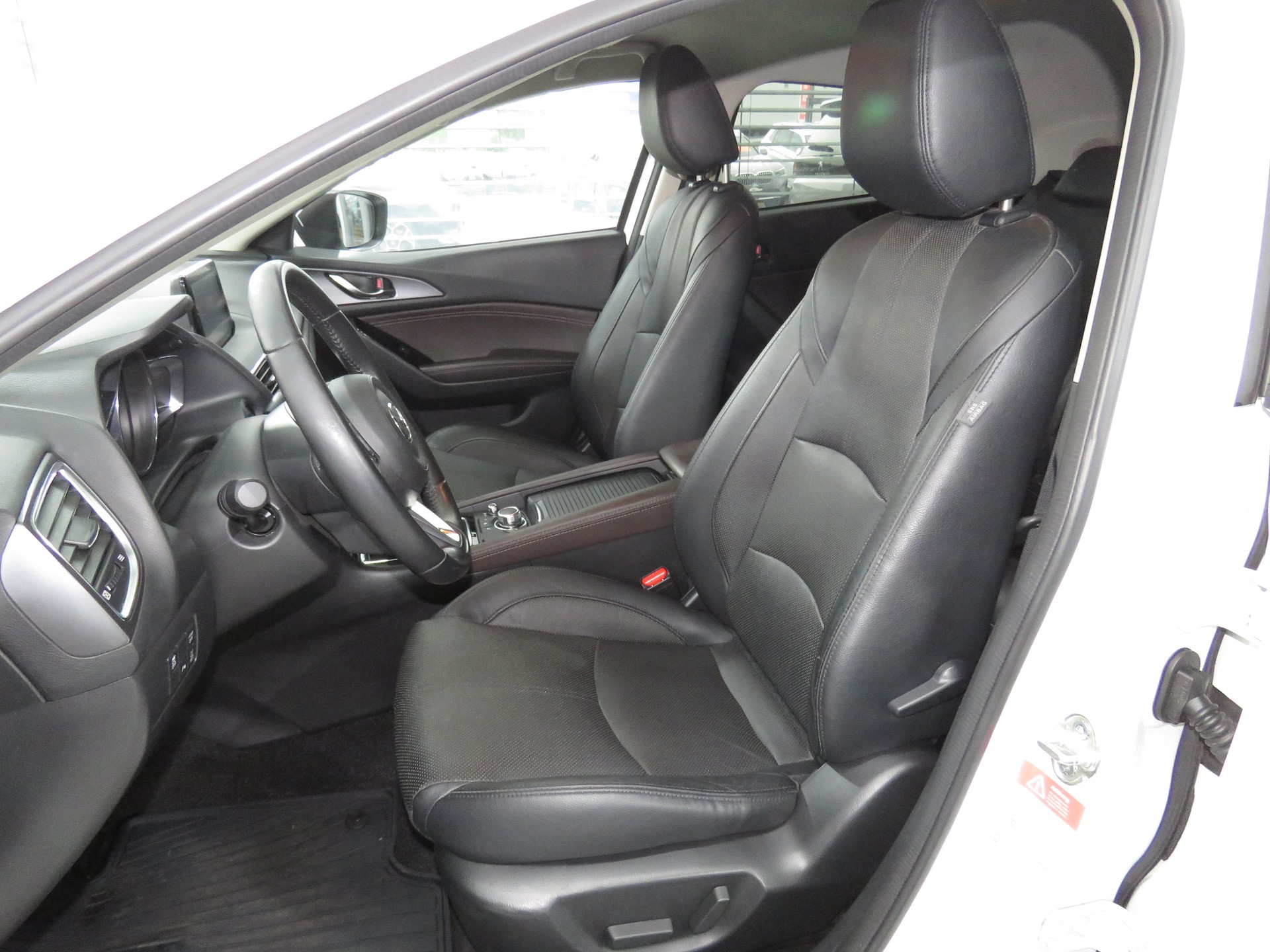 MAZDA 3 SKYACTIV-G 120 Revolution-image-7