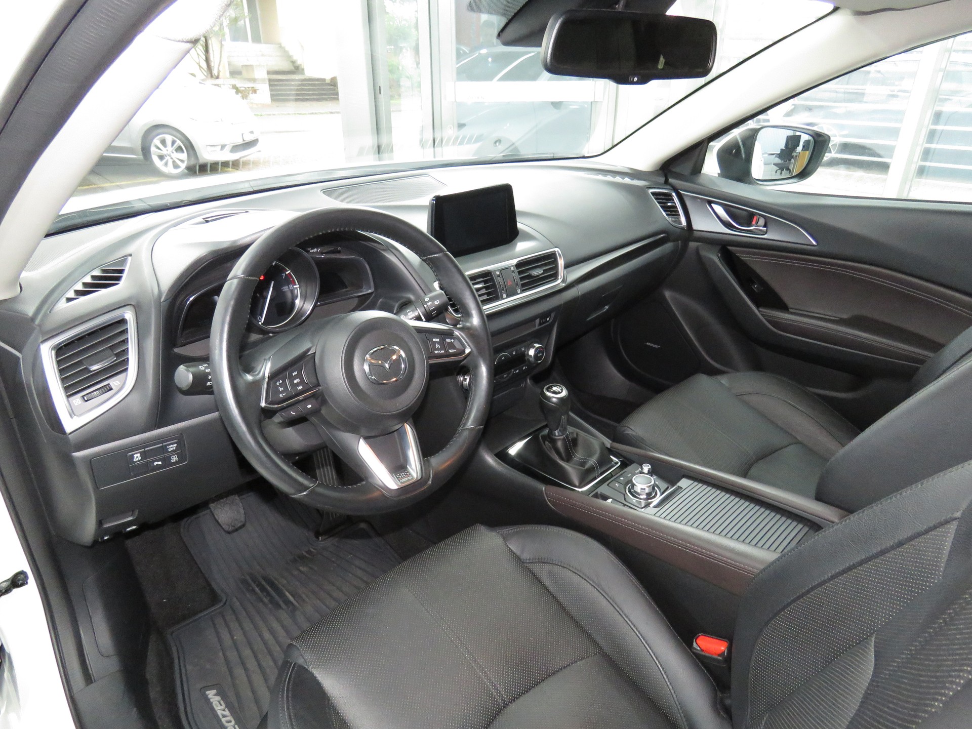 MAZDA 3 SKYACTIV-G 120 Revolution-image-6