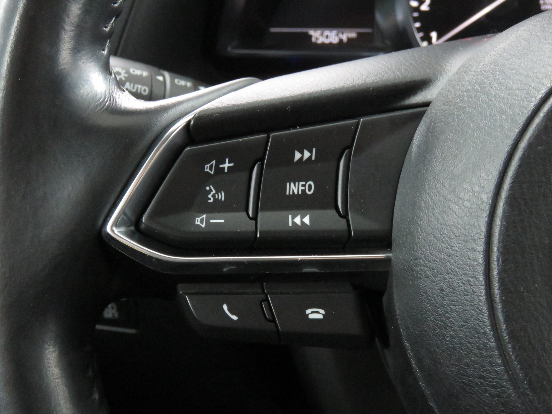 MAZDA 3 SKYACTIV-G 120 Revolution-image-24