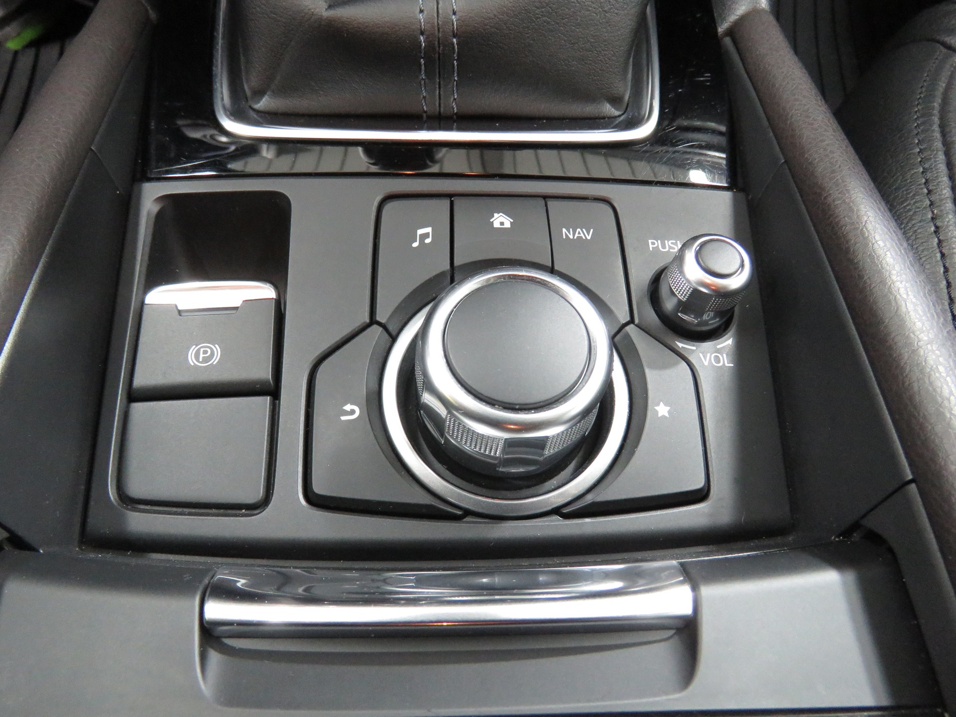 MAZDA 3 SKYACTIV-G 120 Revolution-image-15