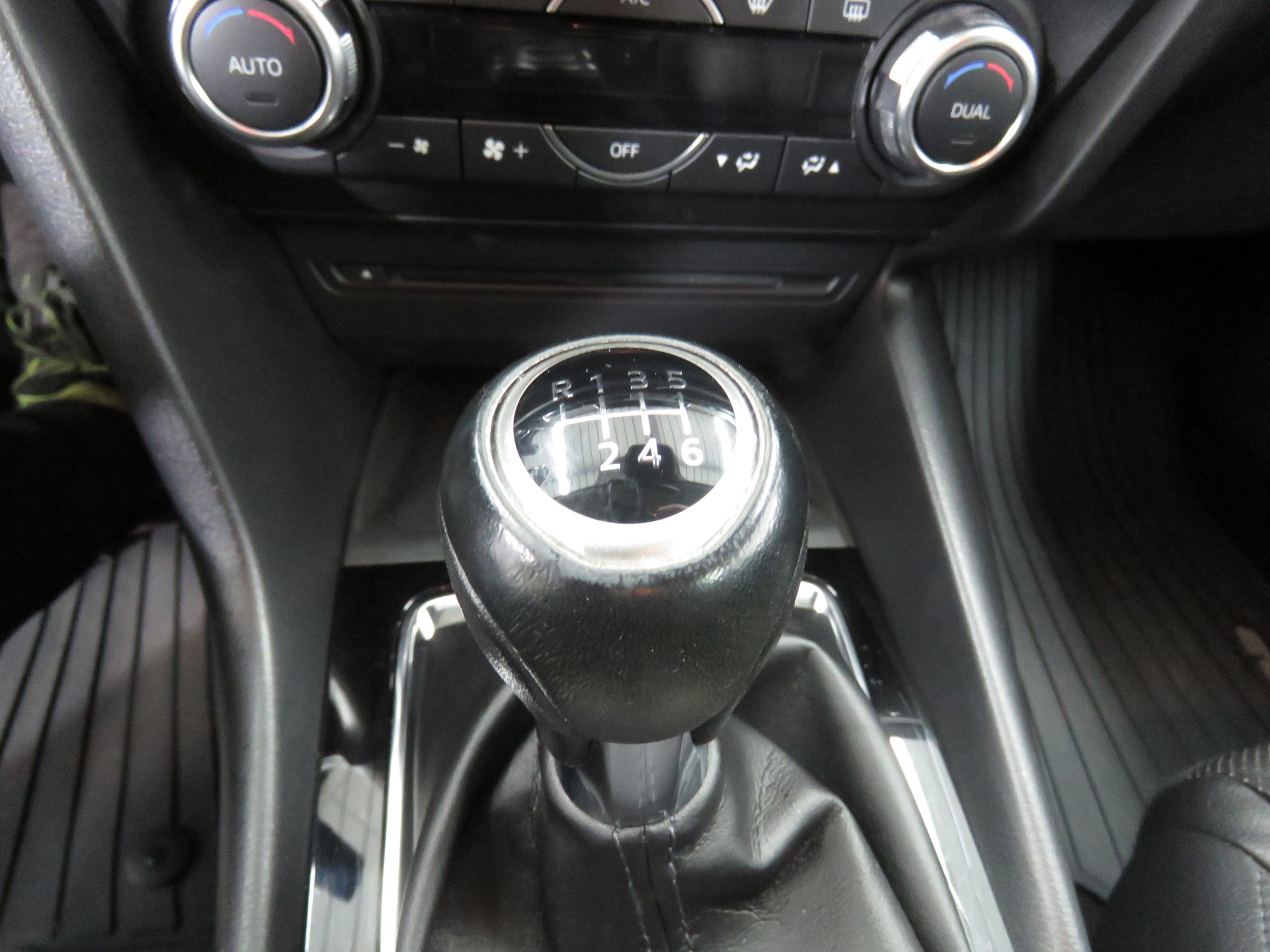 MAZDA 3 SKYACTIV-G 120 Revolution-image-16