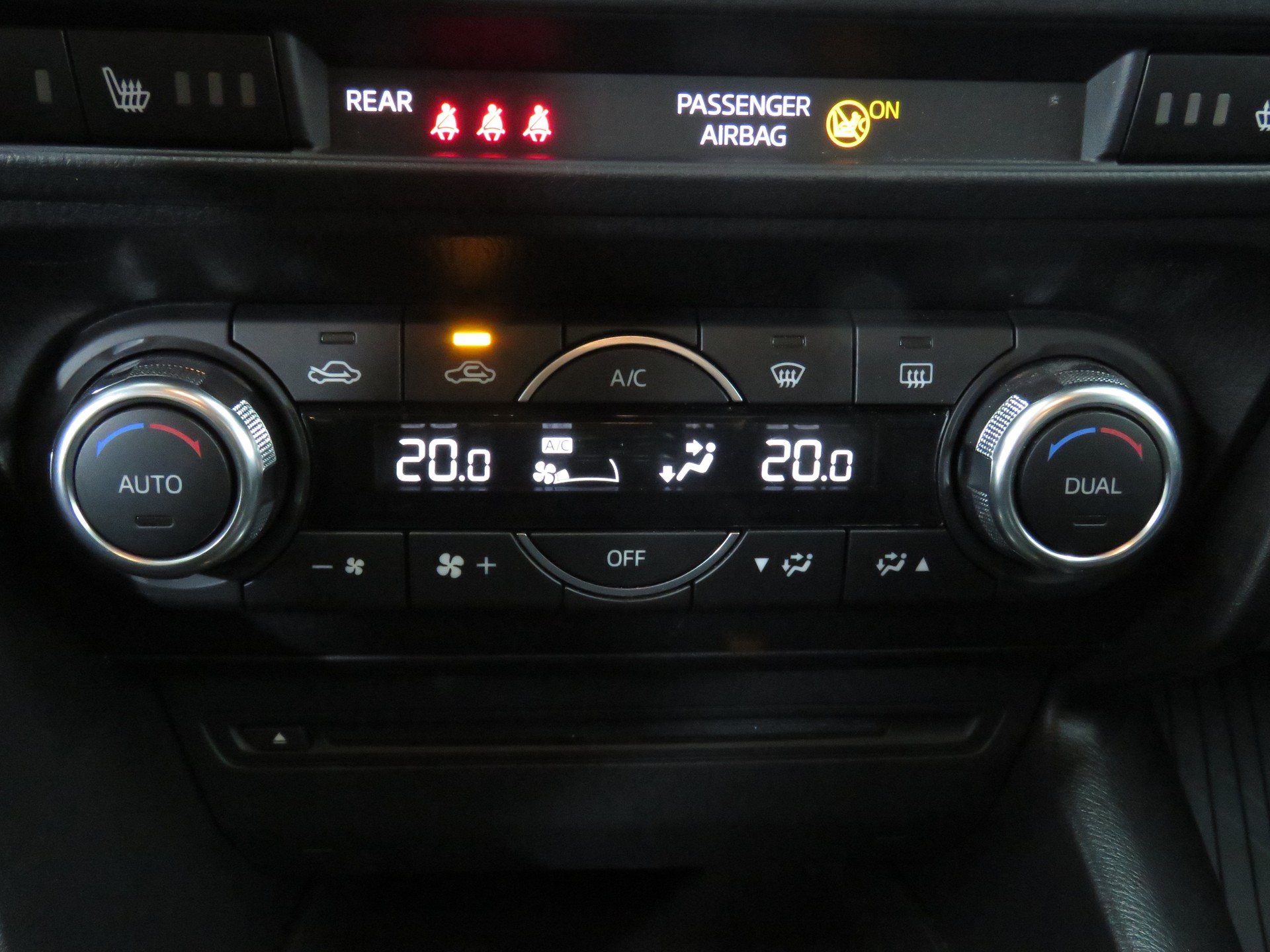 MAZDA 3 SKYACTIV-G 120 Revolution-image-17