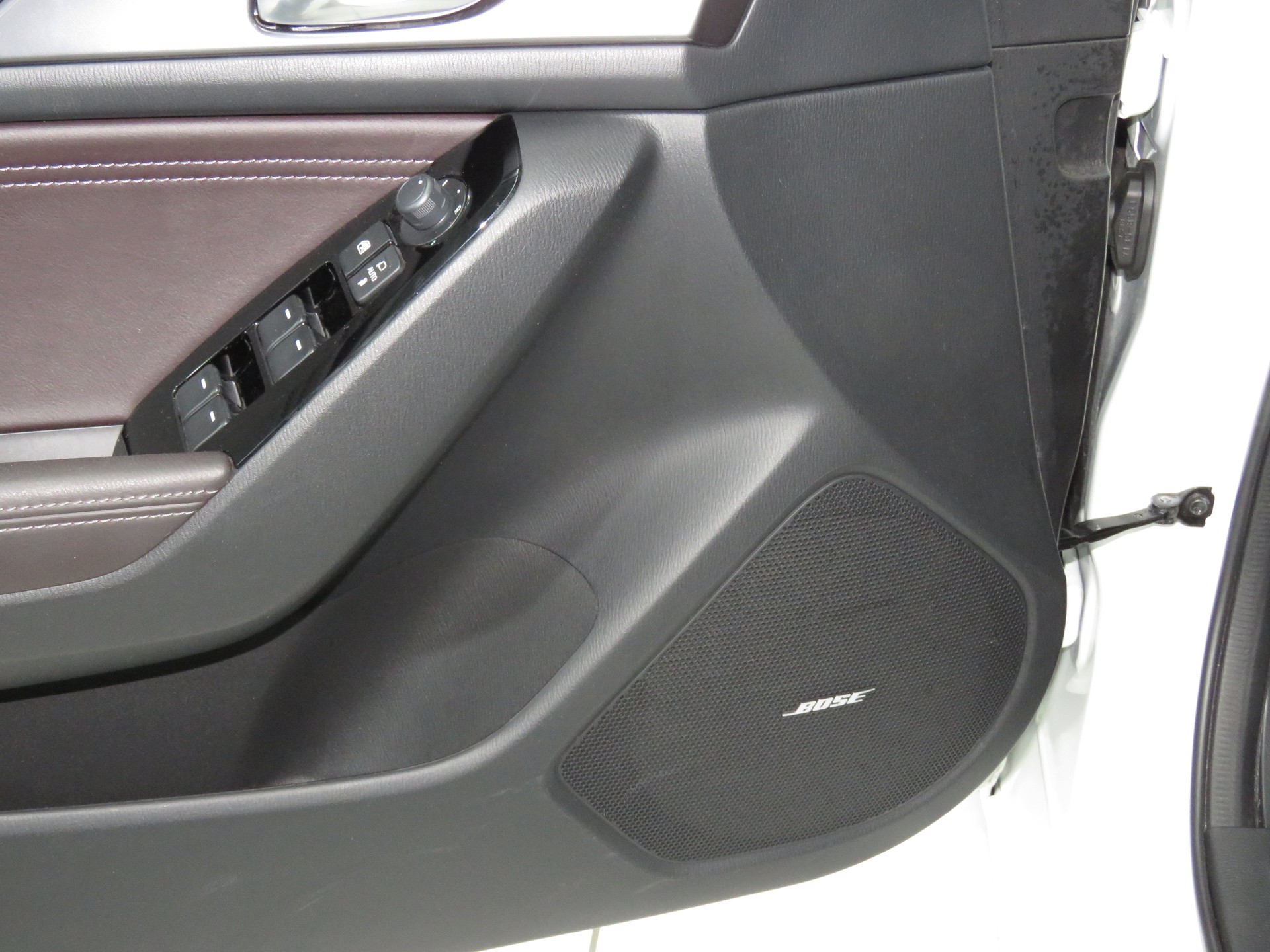 MAZDA 3 SKYACTIV-G 120 Revolution-image-8