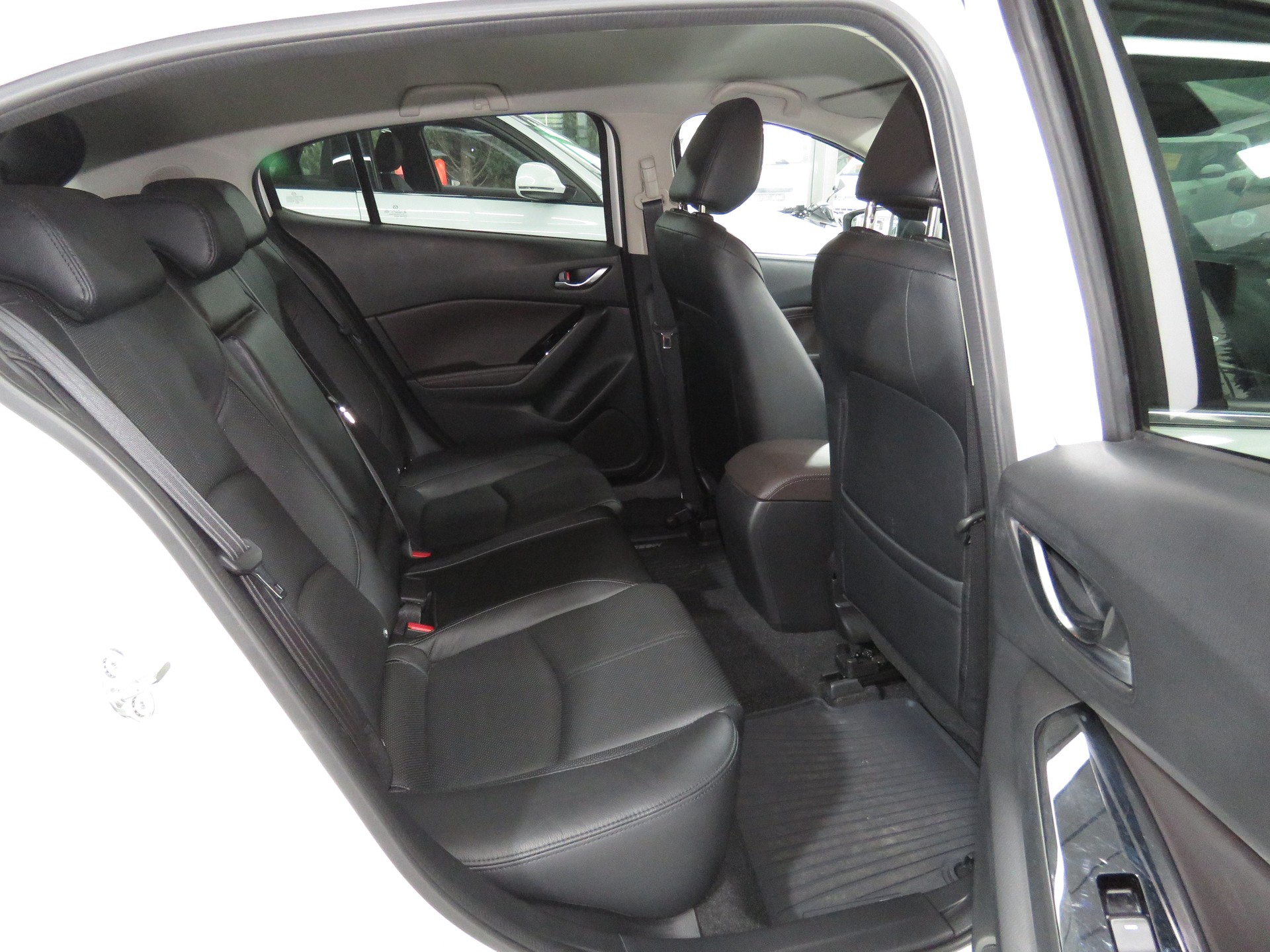 MAZDA 3 SKYACTIV-G 120 Revolution-image-13