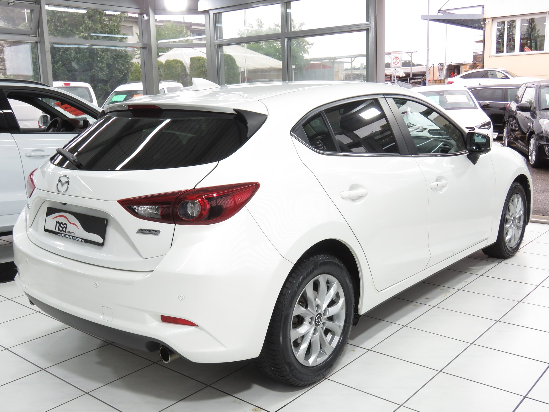 MAZDA 3 SKYACTIV-G 120 Revolution-image-3
