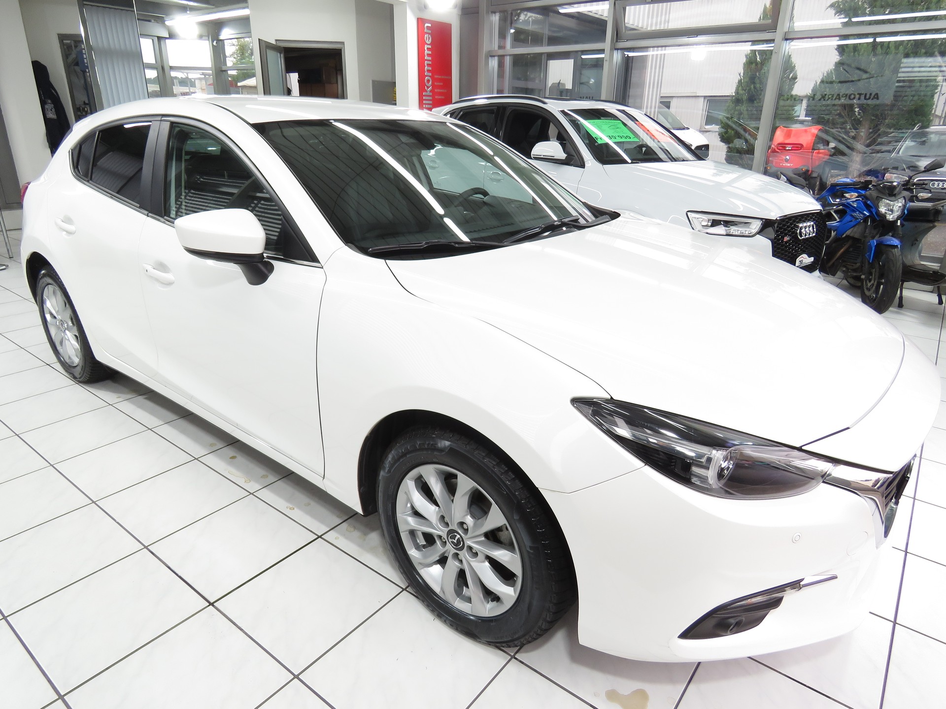 MAZDA 3 SKYACTIV-G 120 Revolution-image-2