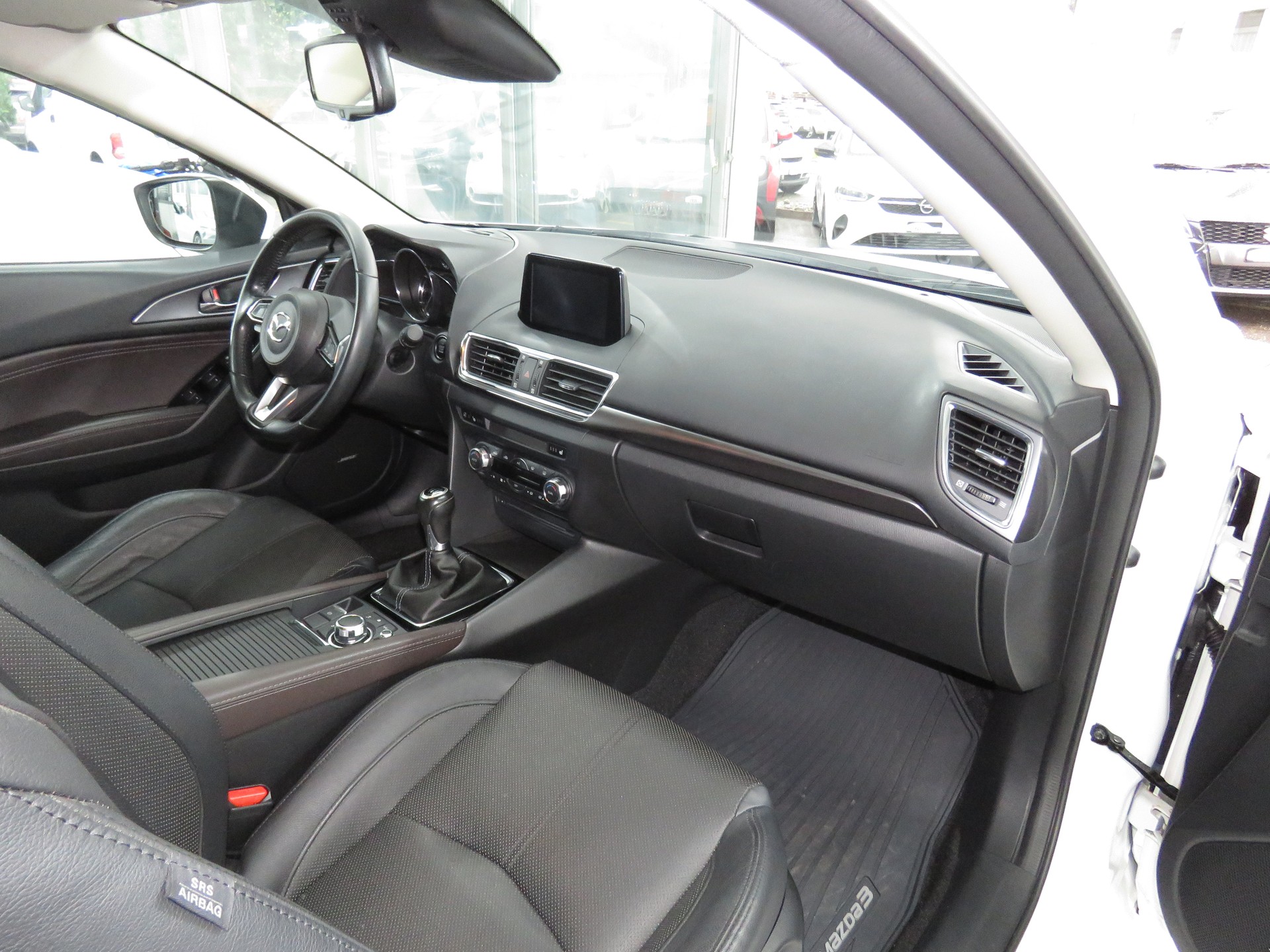 MAZDA 3 SKYACTIV-G 120 Revolution-image-11