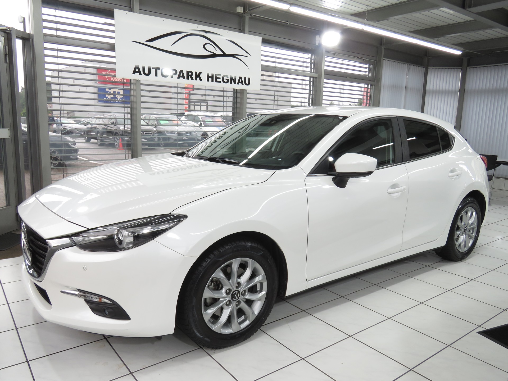 MAZDA 3 SKYACTIV-G 120 Revolution-image-0