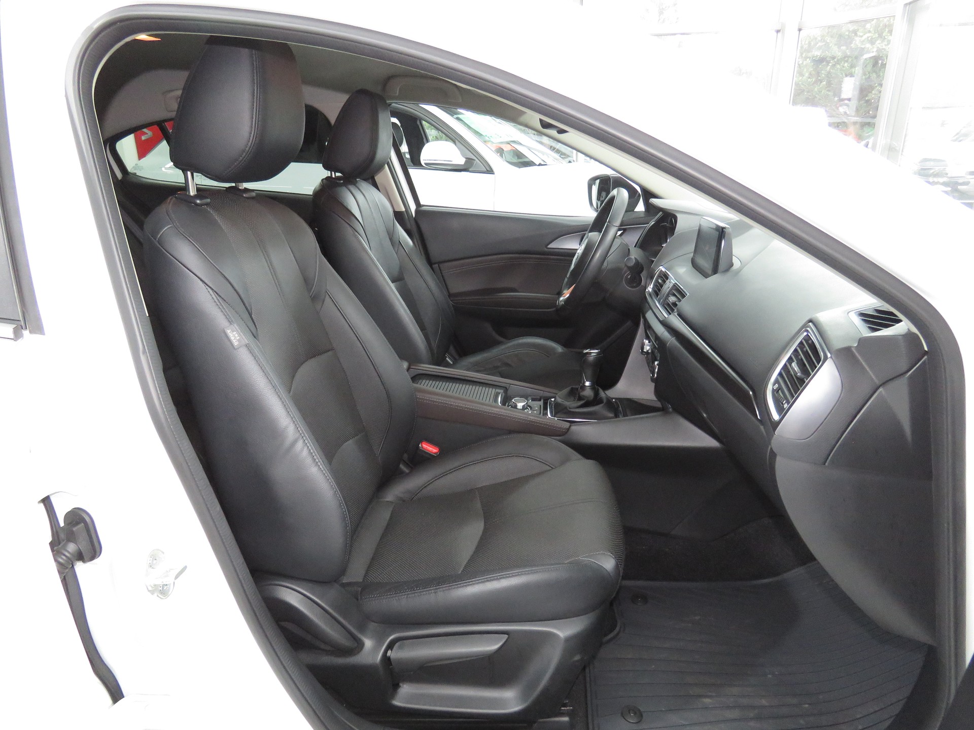 MAZDA 3 SKYACTIV-G 120 Revolution-image-12
