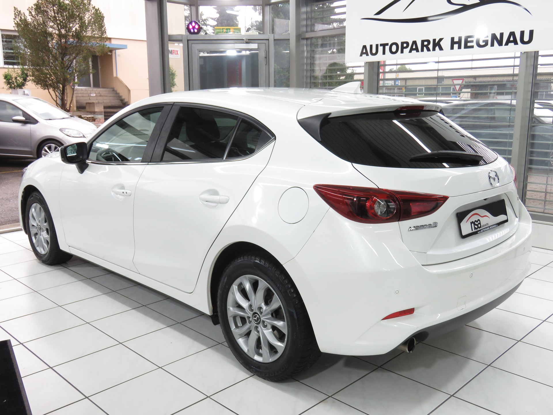 MAZDA 3 SKYACTIV-G 120 Revolution-image-5