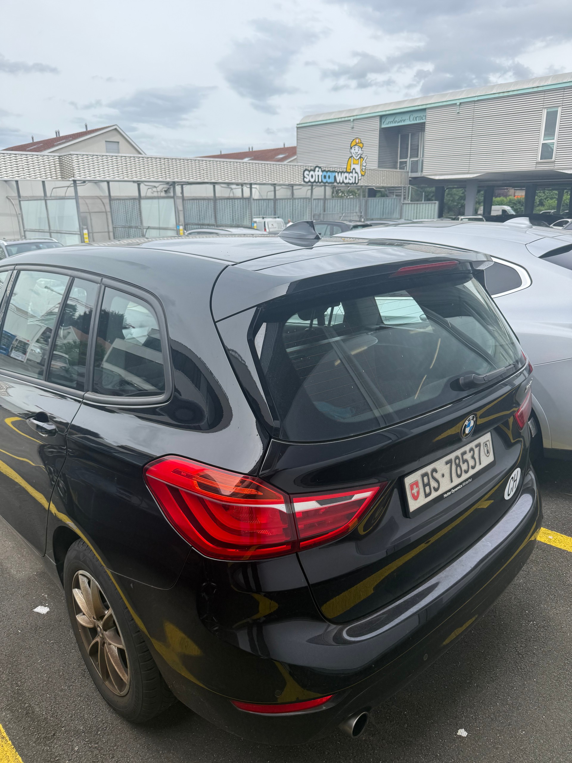 BMW 218d-image-1
