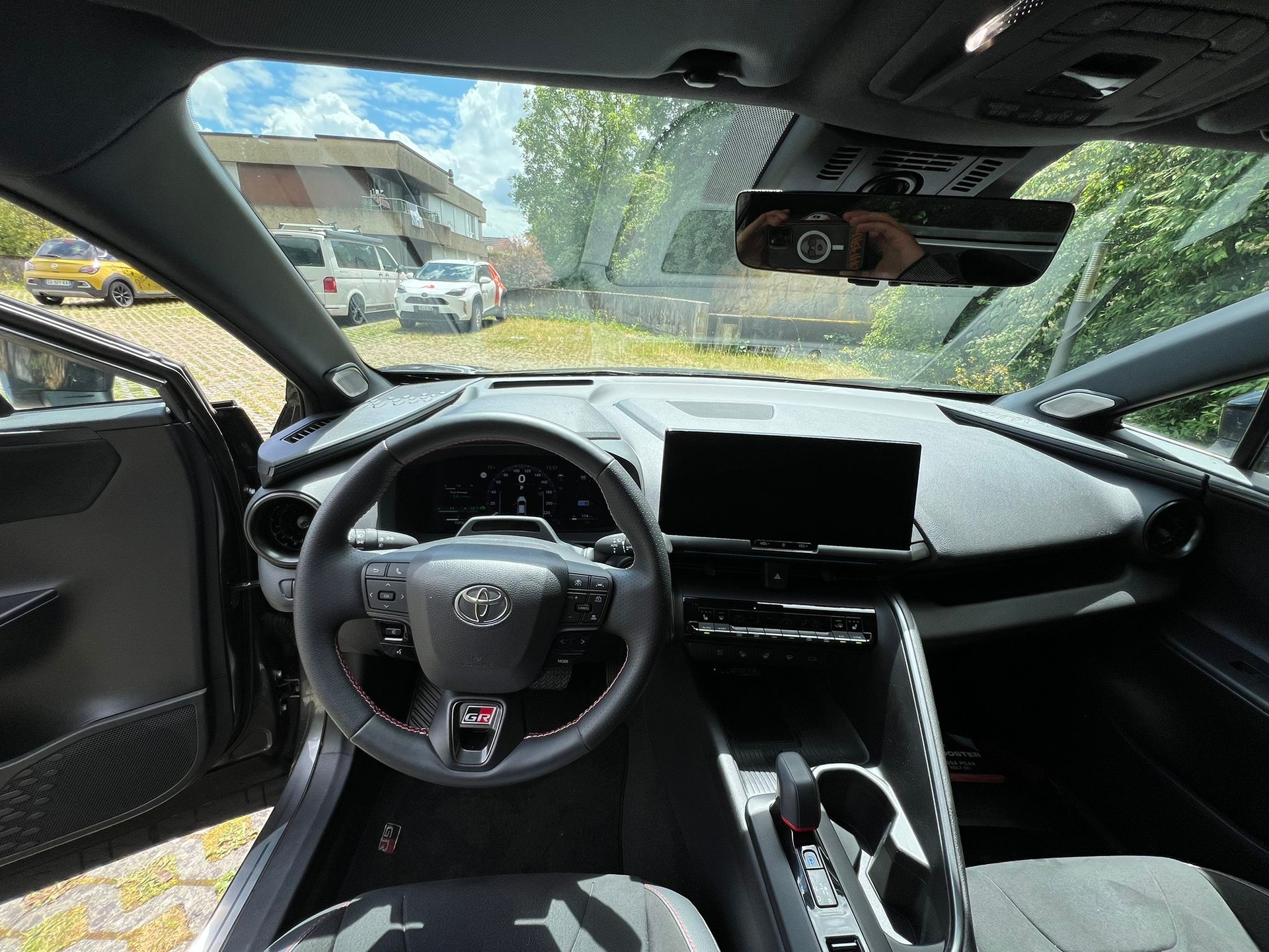 TOYOTA 2.0 HEV GR Sport Premiere 4x4-image-3