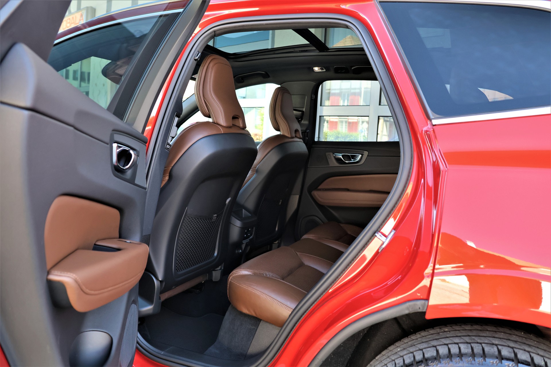 VOLVO XC60 T5 AWD Inscription Geartronic (CH) + 2.4T AHK-image-12