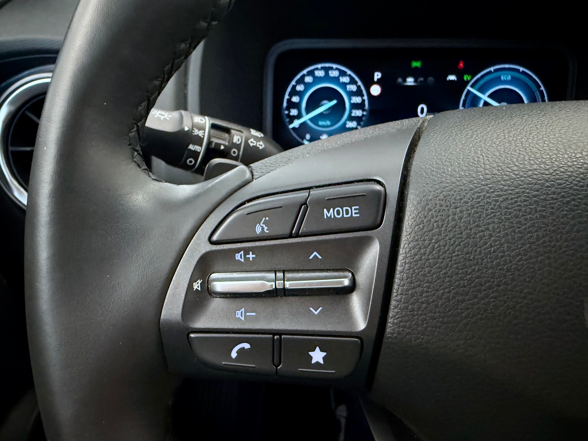 HYUNDAI Kona 1.6 GDi HEV Vertex DCT-image-25