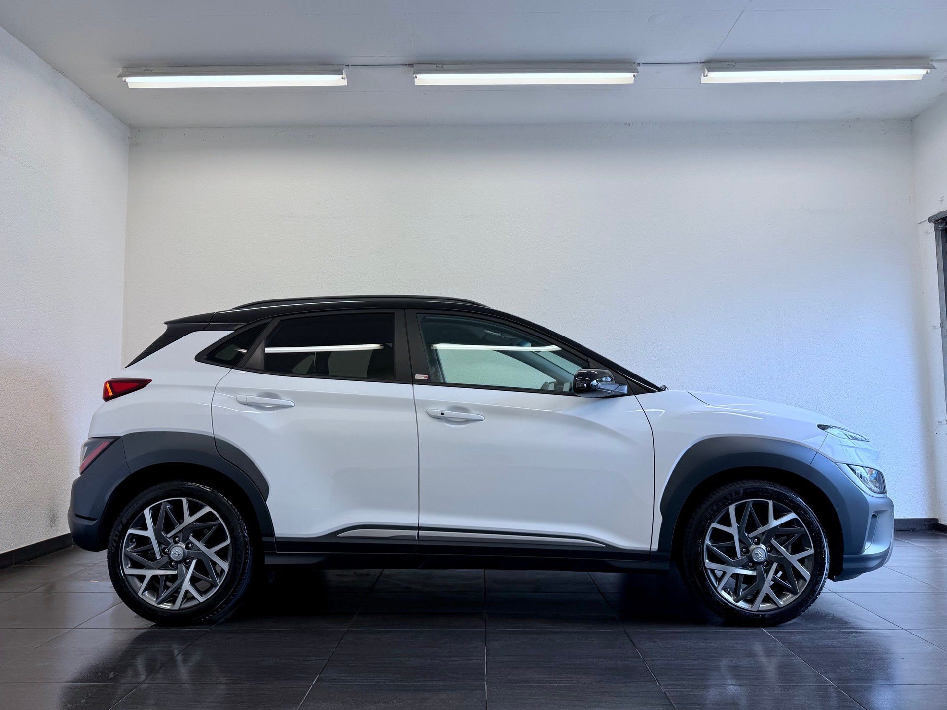 HYUNDAI Kona 1.6 GDi HEV Vertex DCT-image-4