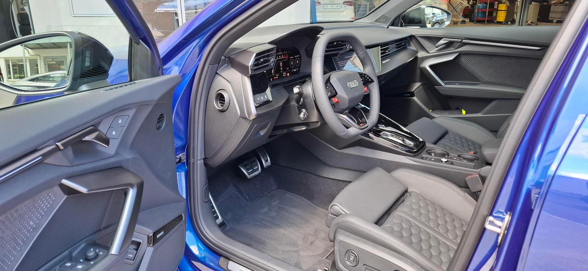 AUDI RS3 Sportback 2.5 TSI quattro S-tronic-image-7
