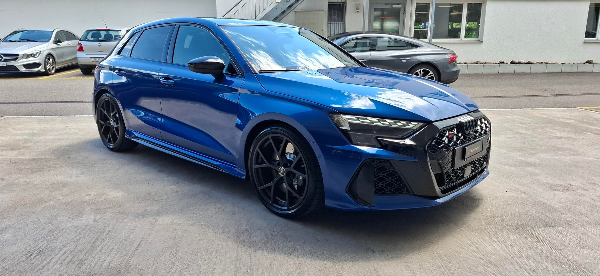 AUDI RS3 Sportback 2.5 TSI quattro S-tronic-image-5