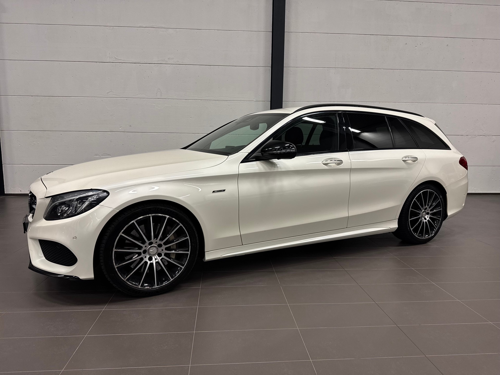 MERCEDES-BENZ C 450 AMG 4Matic 7G-Tronic-image-4