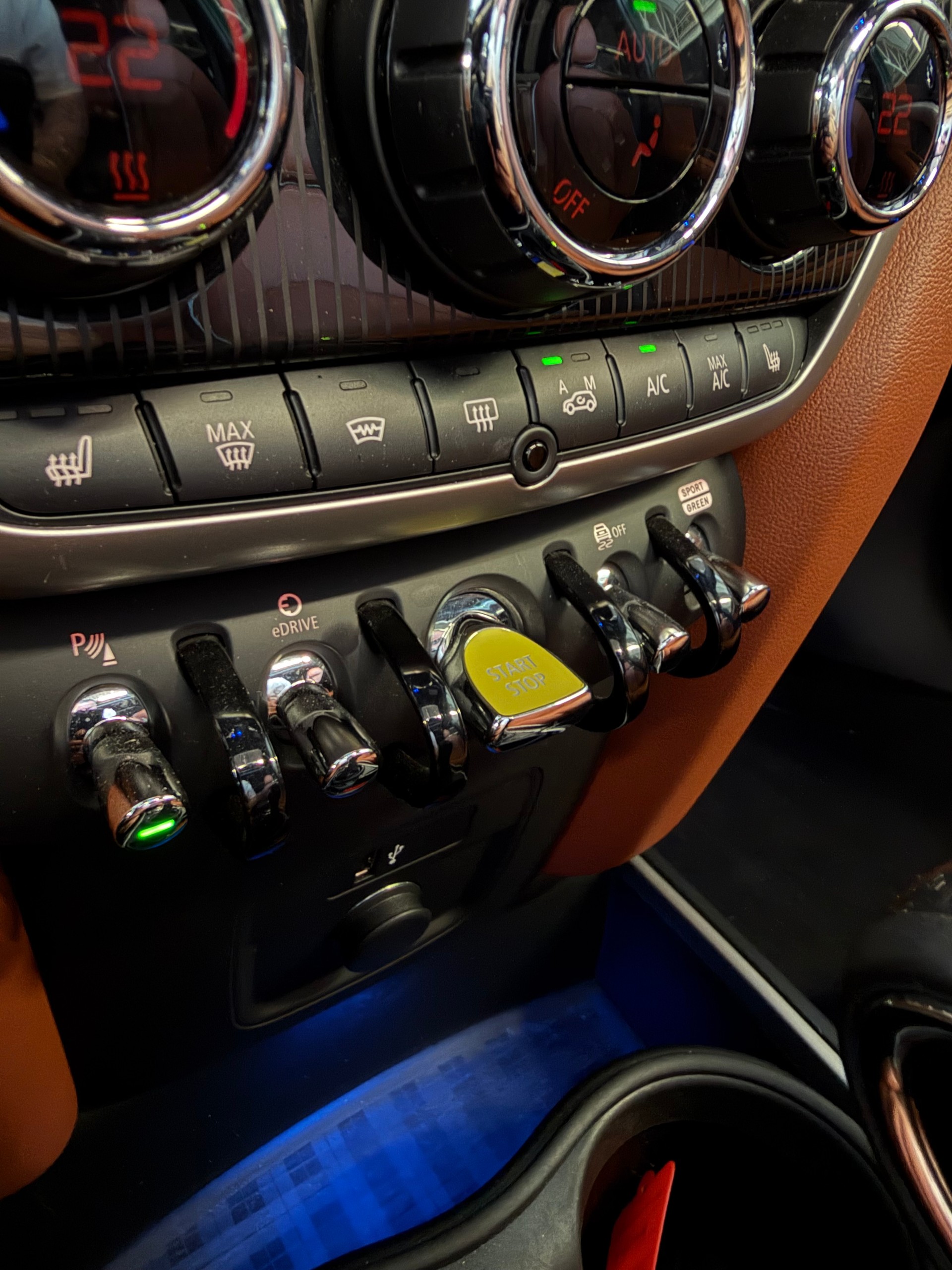 MINI Countryman Cooper SE ALL4 PHEV | CH | Free Service | Leder Chester Braun | Assistenz Paket | Head Up |-image-19