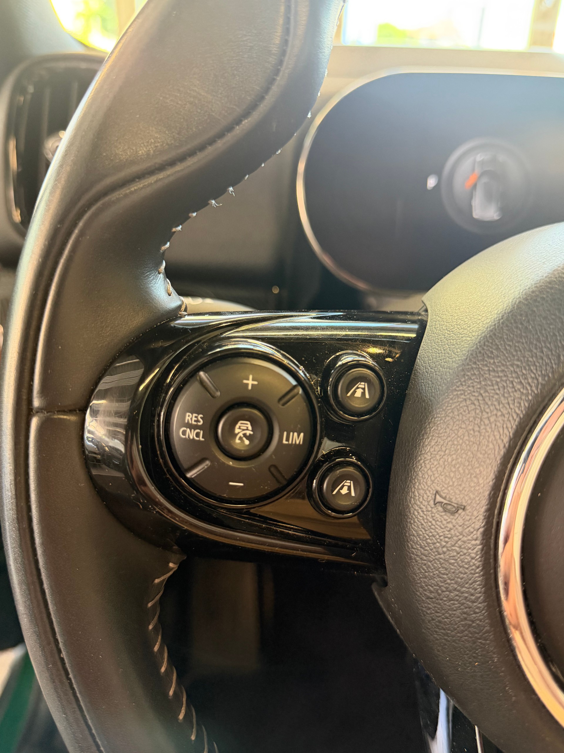 MINI Countryman Cooper SE ALL4 PHEV | CH | Free Service | Leder Chester Braun | Assistenz Paket | Head Up |-image-15