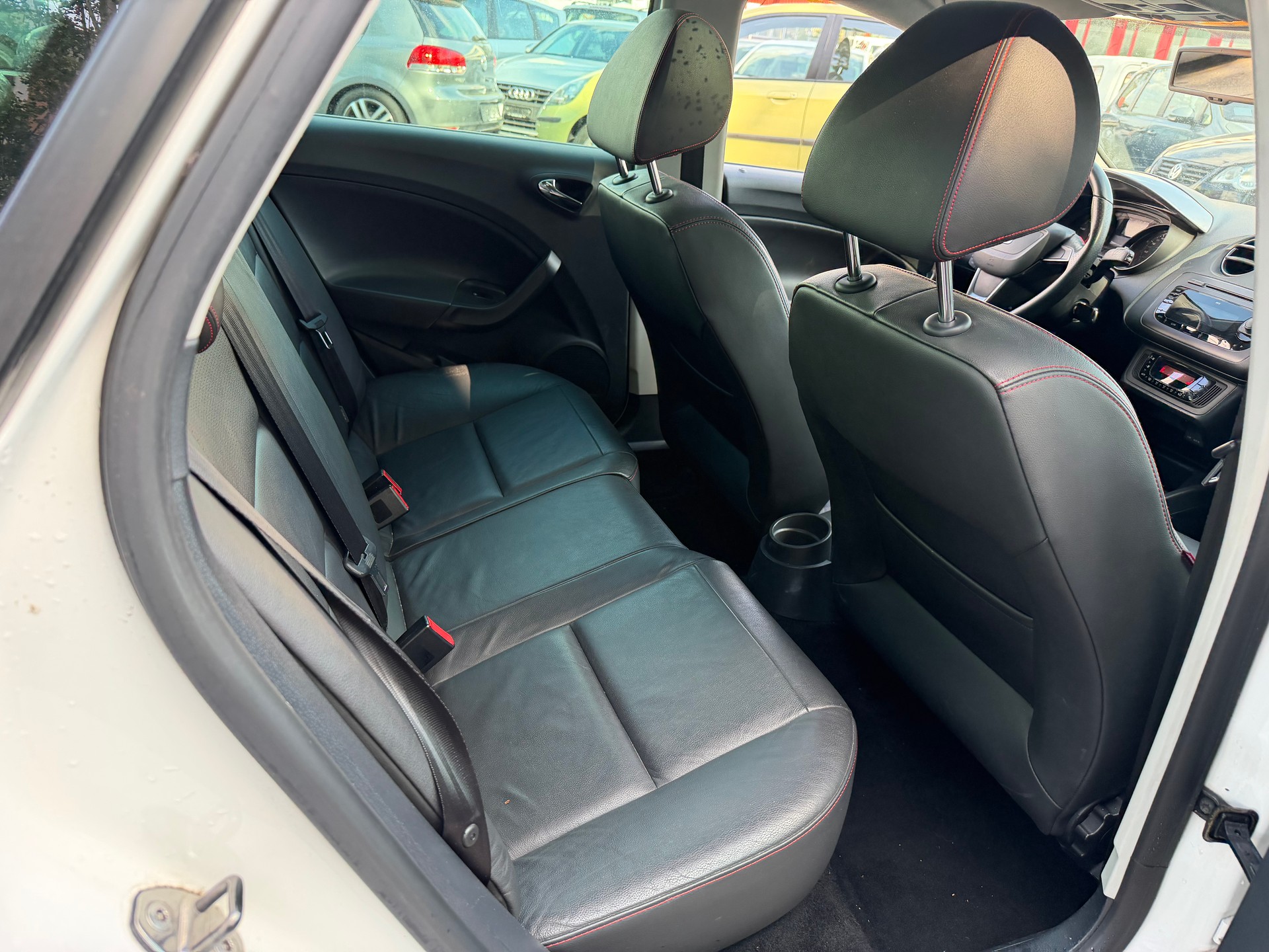 SEAT Ibiza ST 1.4 TSI FR DSG-image-12