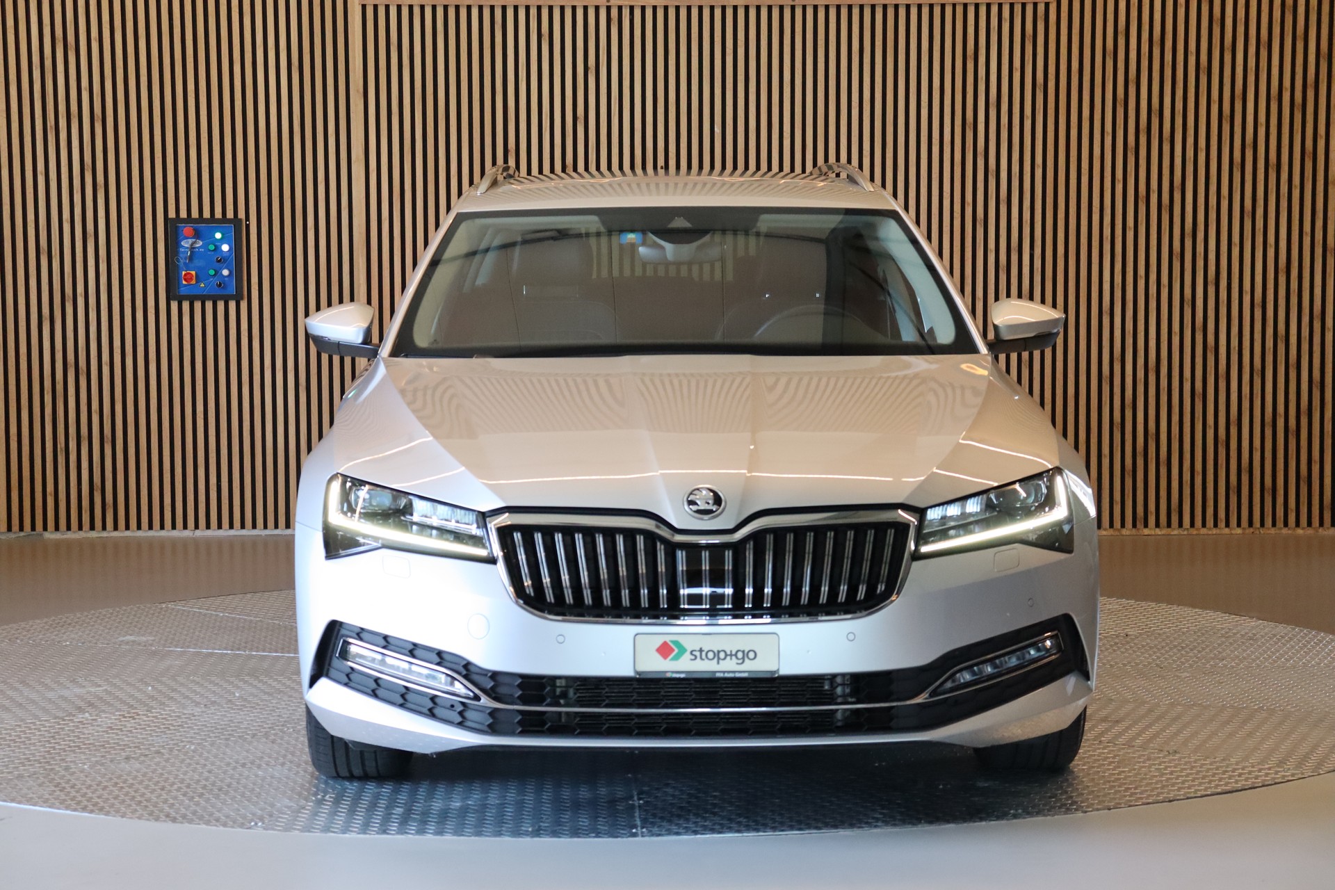 SKODA Superb Combi 2.0 TDI 200 Style 4x4 DSG-image-2