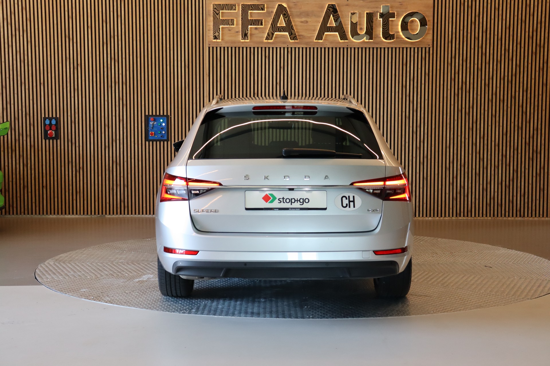 SKODA Superb Combi 2.0 TDI 200 Style 4x4 DSG-image-6