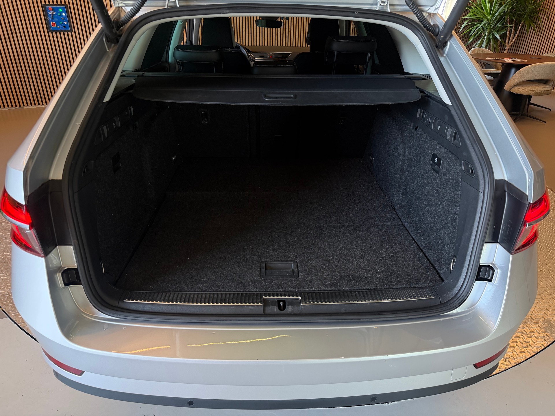 SKODA Superb Combi 2.0 TDI 200 Style 4x4 DSG-image-24
