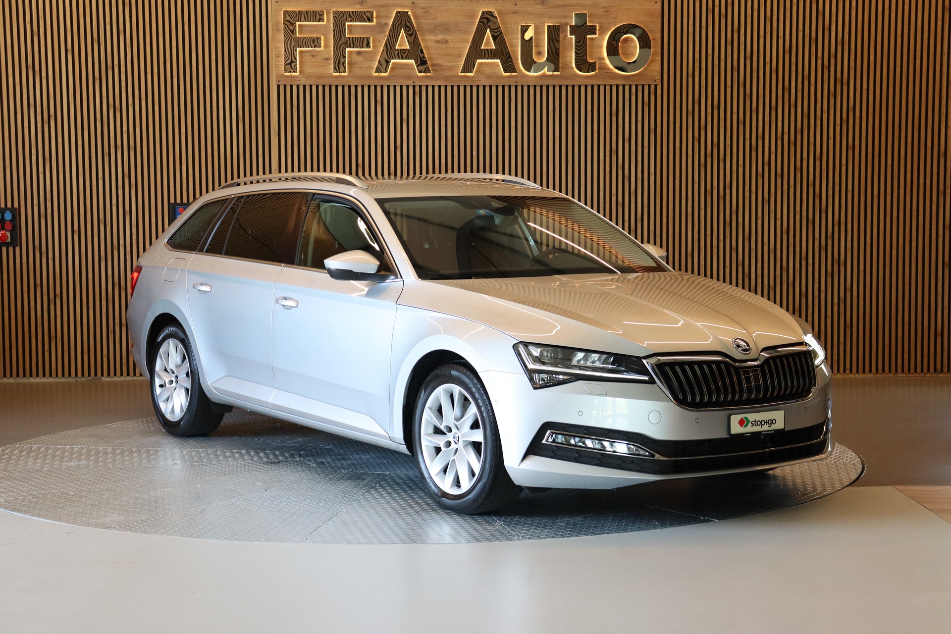 SKODA Superb Combi 2.0 TDI 200 Style 4x4 DSG-image-3