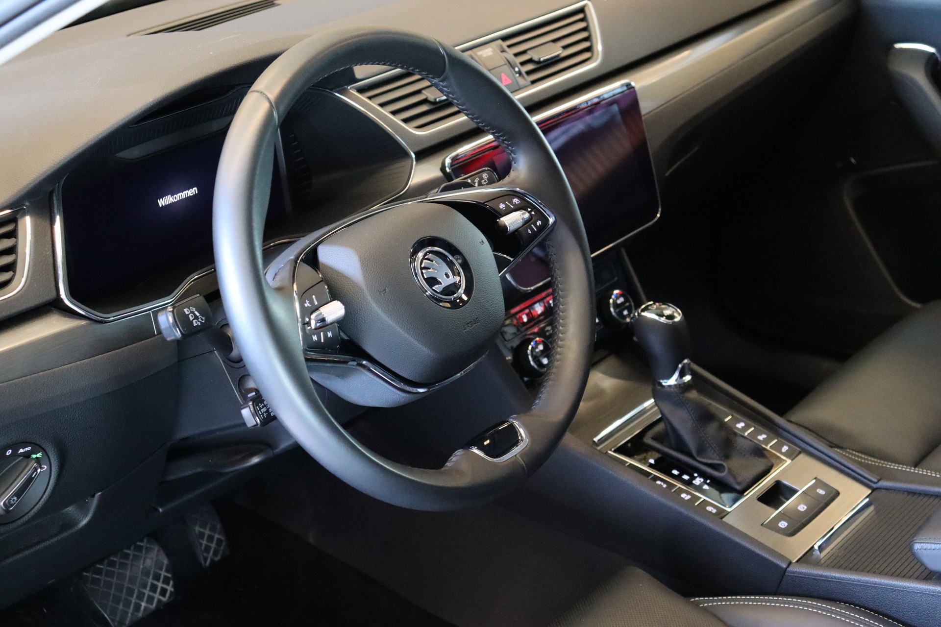 SKODA Superb Combi 2.0 TDI 200 Style 4x4 DSG-image-10