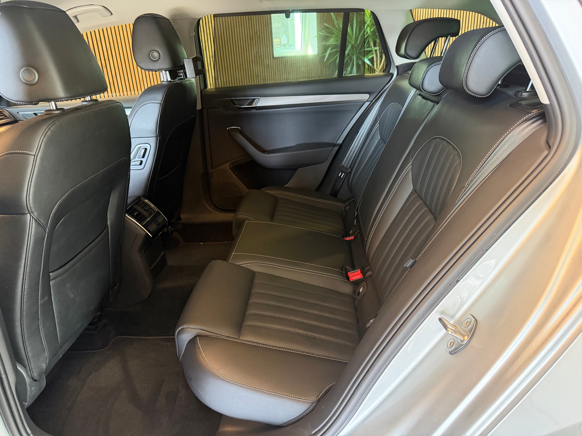 SKODA Superb Combi 2.0 TDI 200 Style 4x4 DSG-image-14