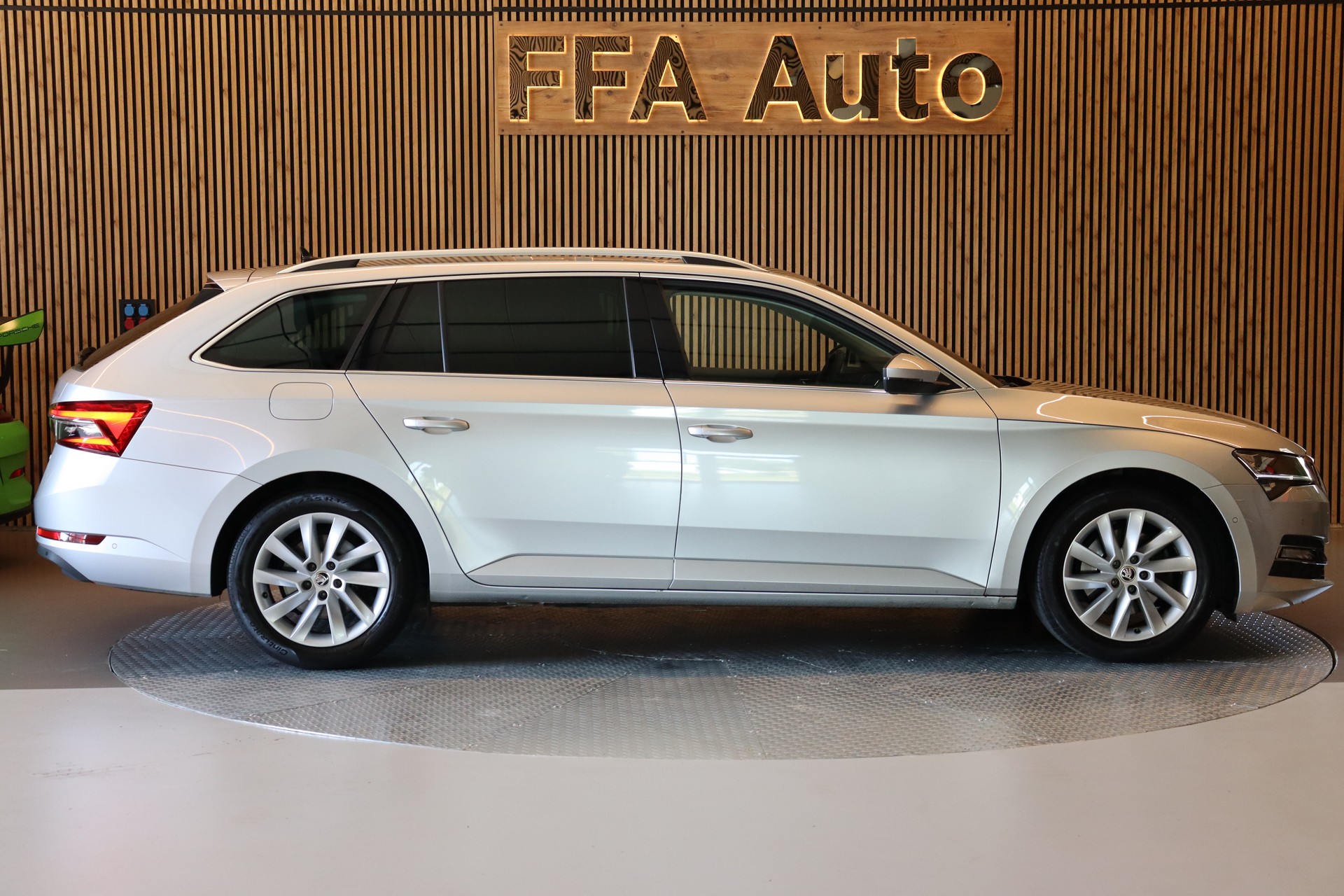 SKODA Superb Combi 2.0 TDI 200 Style 4x4 DSG-image-4