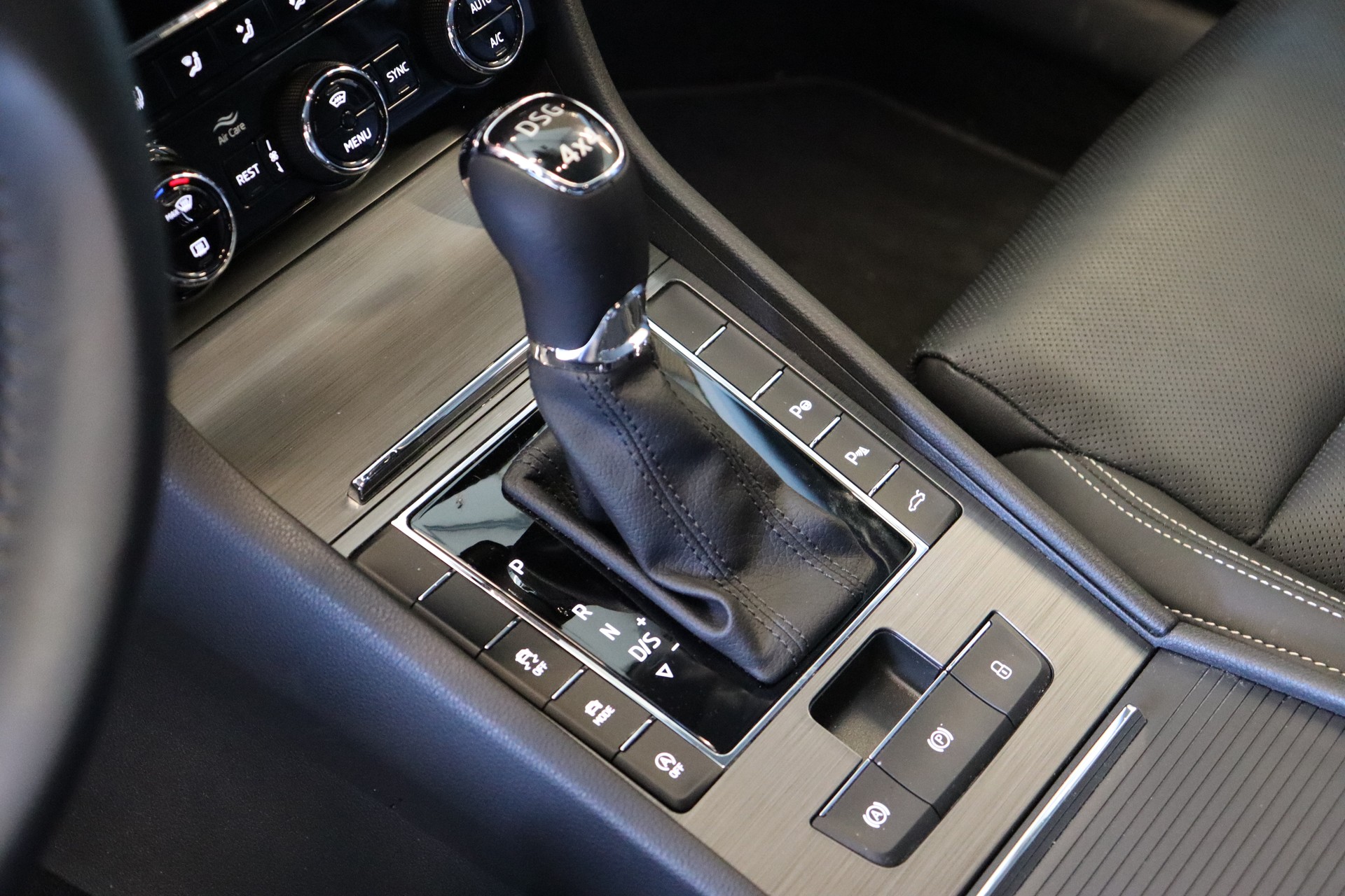 SKODA Superb Combi 2.0 TDI 200 Style 4x4 DSG-image-12