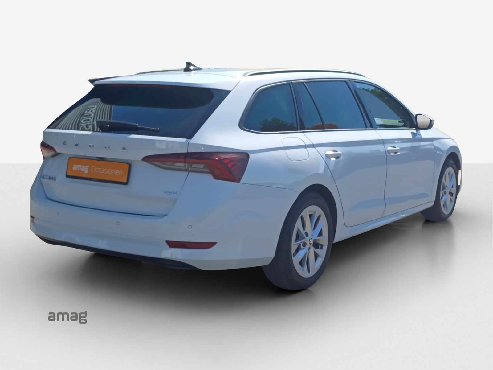 SKODA Octavia Combi 2.0 TSI Style DSG 4x4-image-4