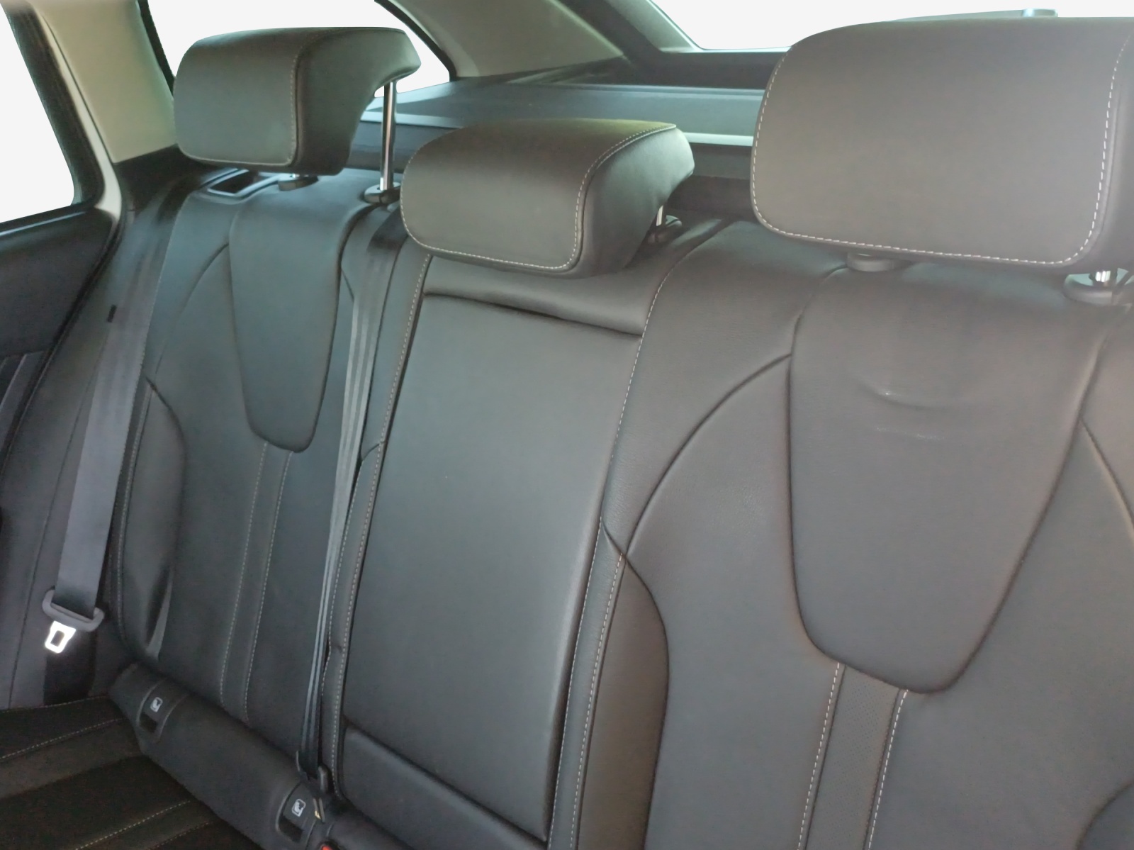 SKODA Octavia Combi 2.0 TSI Style DSG 4x4-image-11