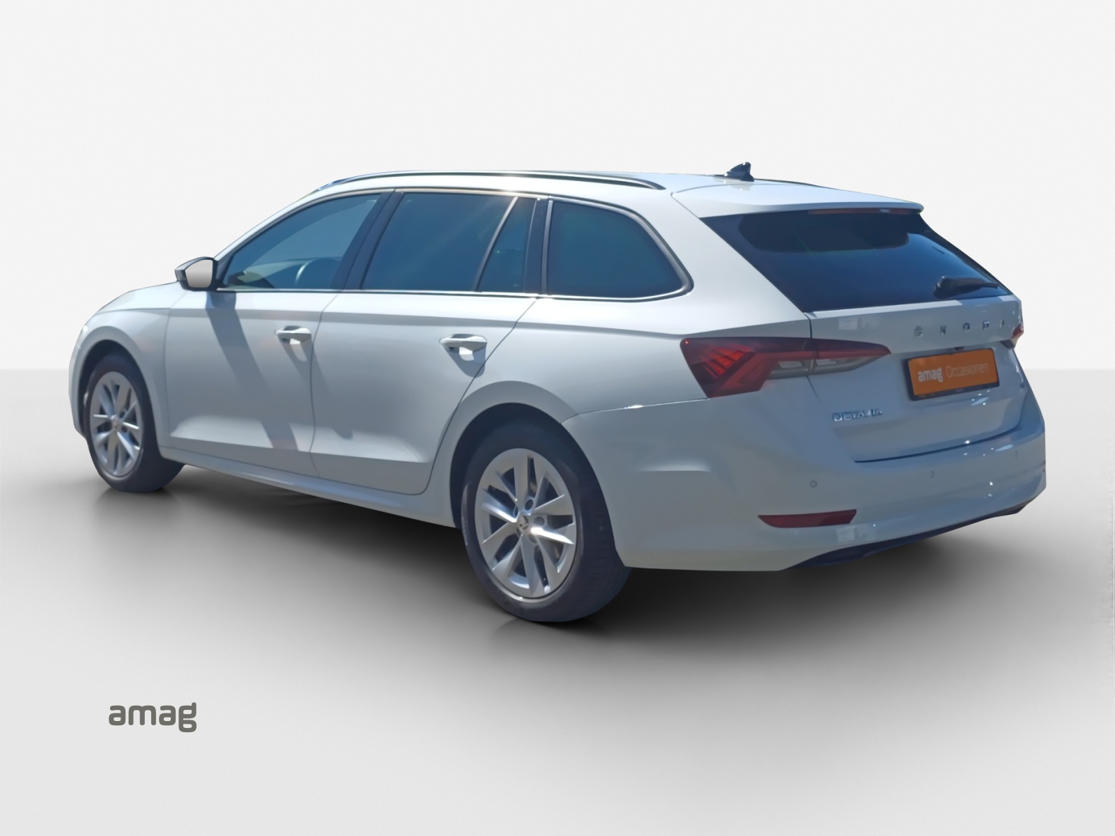 SKODA Octavia Combi 2.0 TSI Style DSG 4x4-image-2