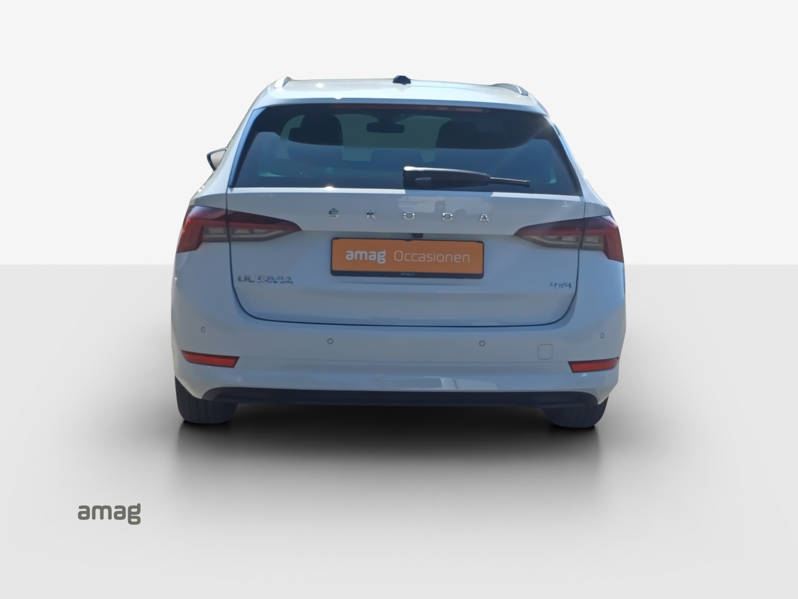 SKODA Octavia Combi 2.0 TSI Style DSG 4x4-image-3