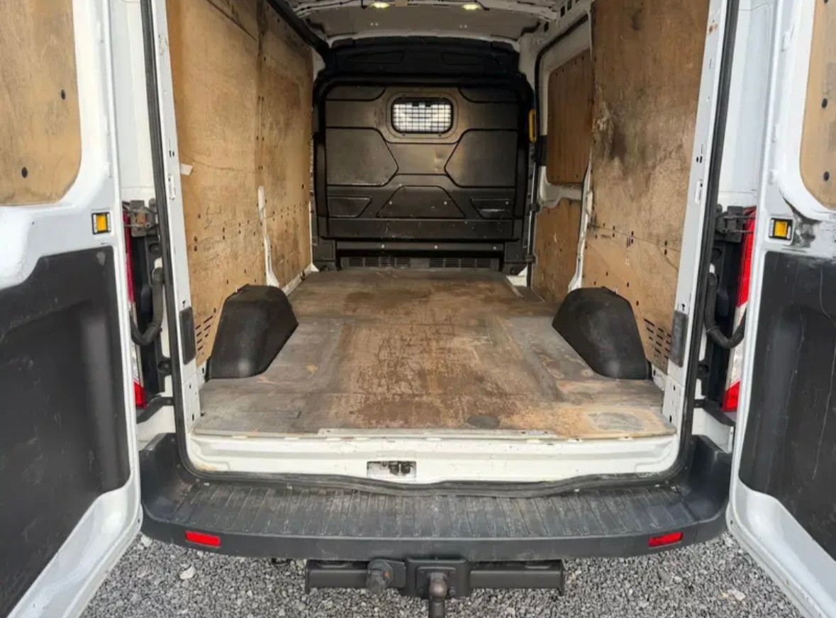 FORD Transit 350 4x4-image-4