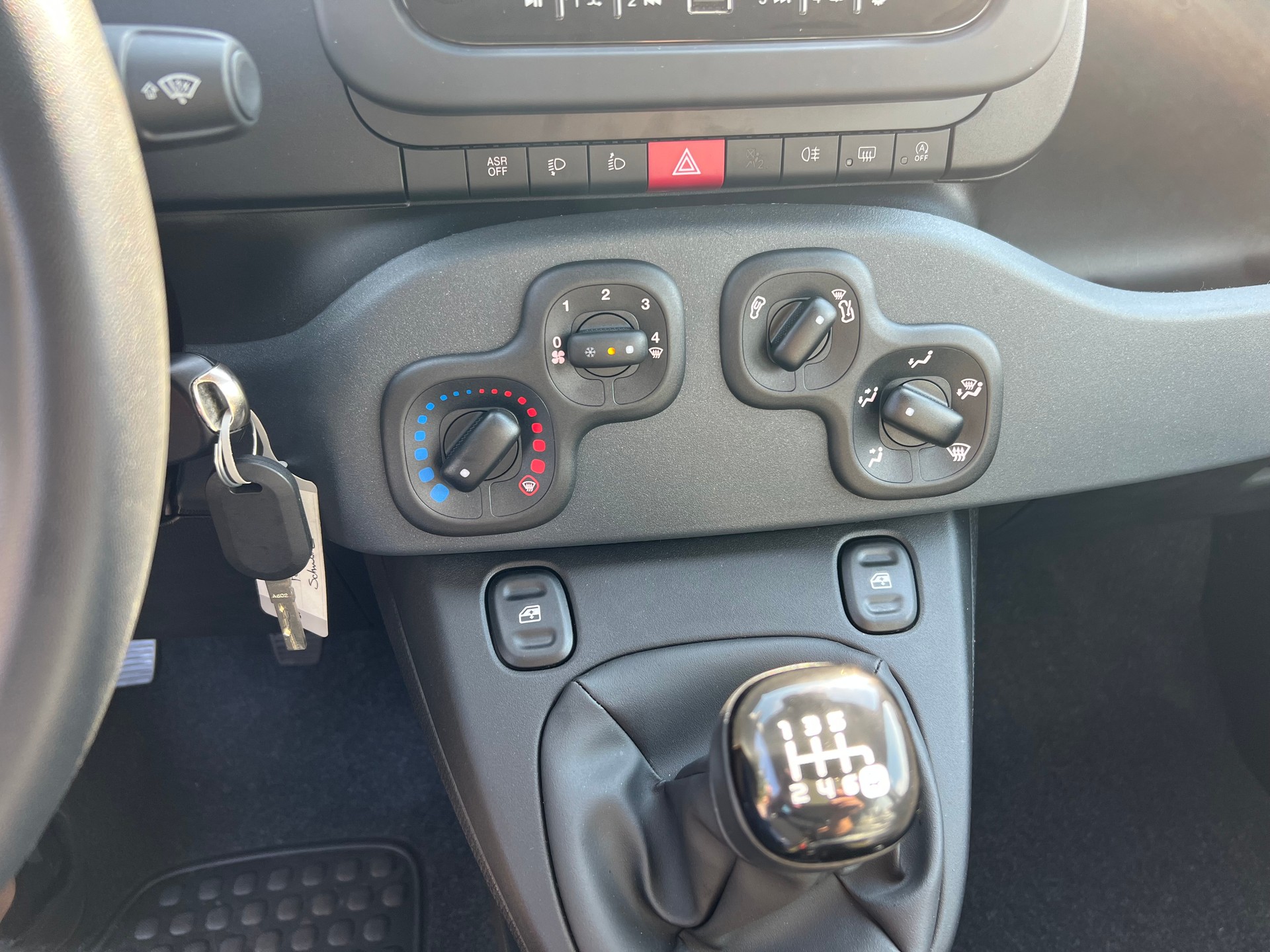 FIAT Panda 1.0 MHEV Cross-image-13
