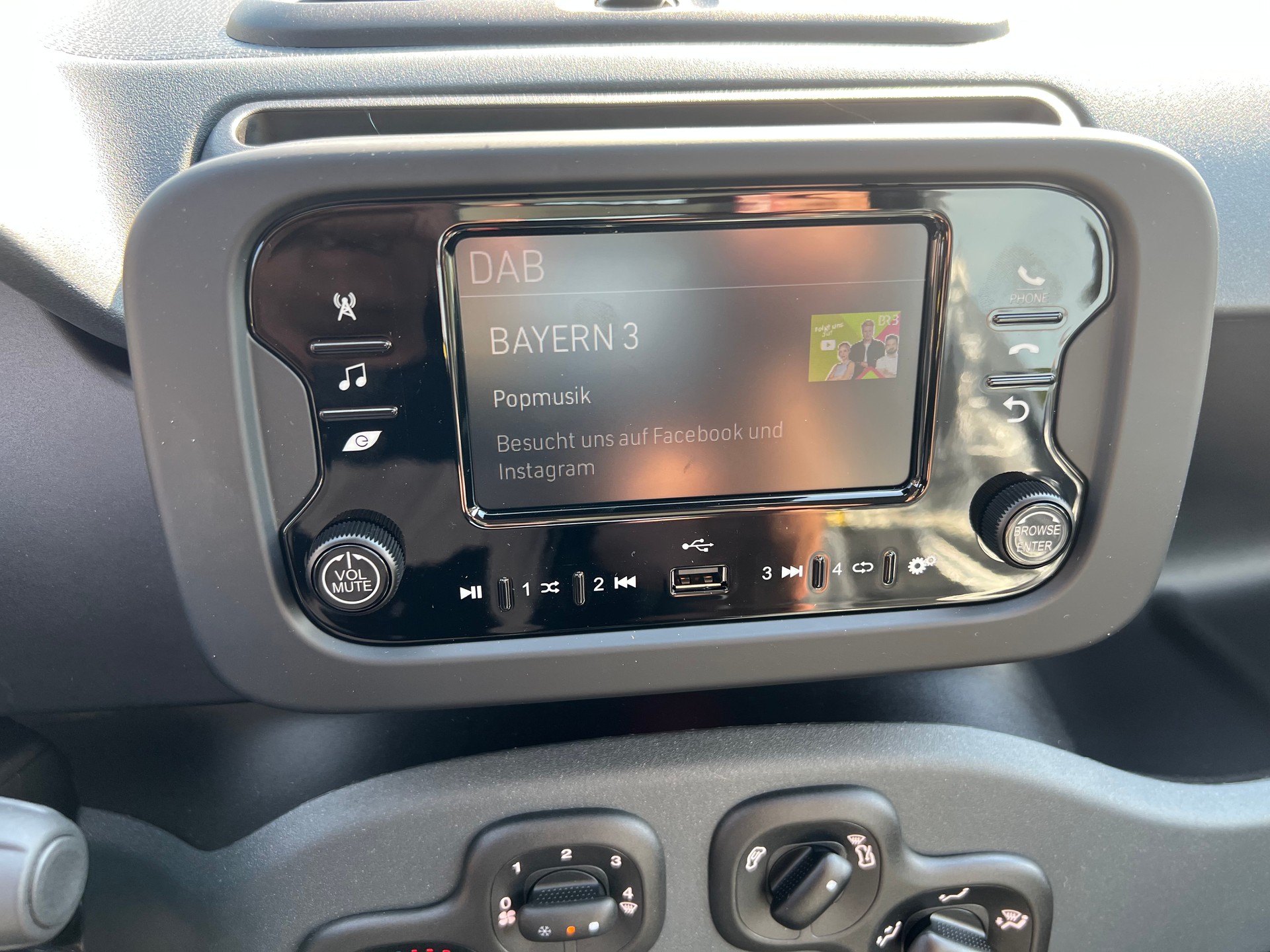 FIAT Panda 1.0 MHEV Cross-image-12
