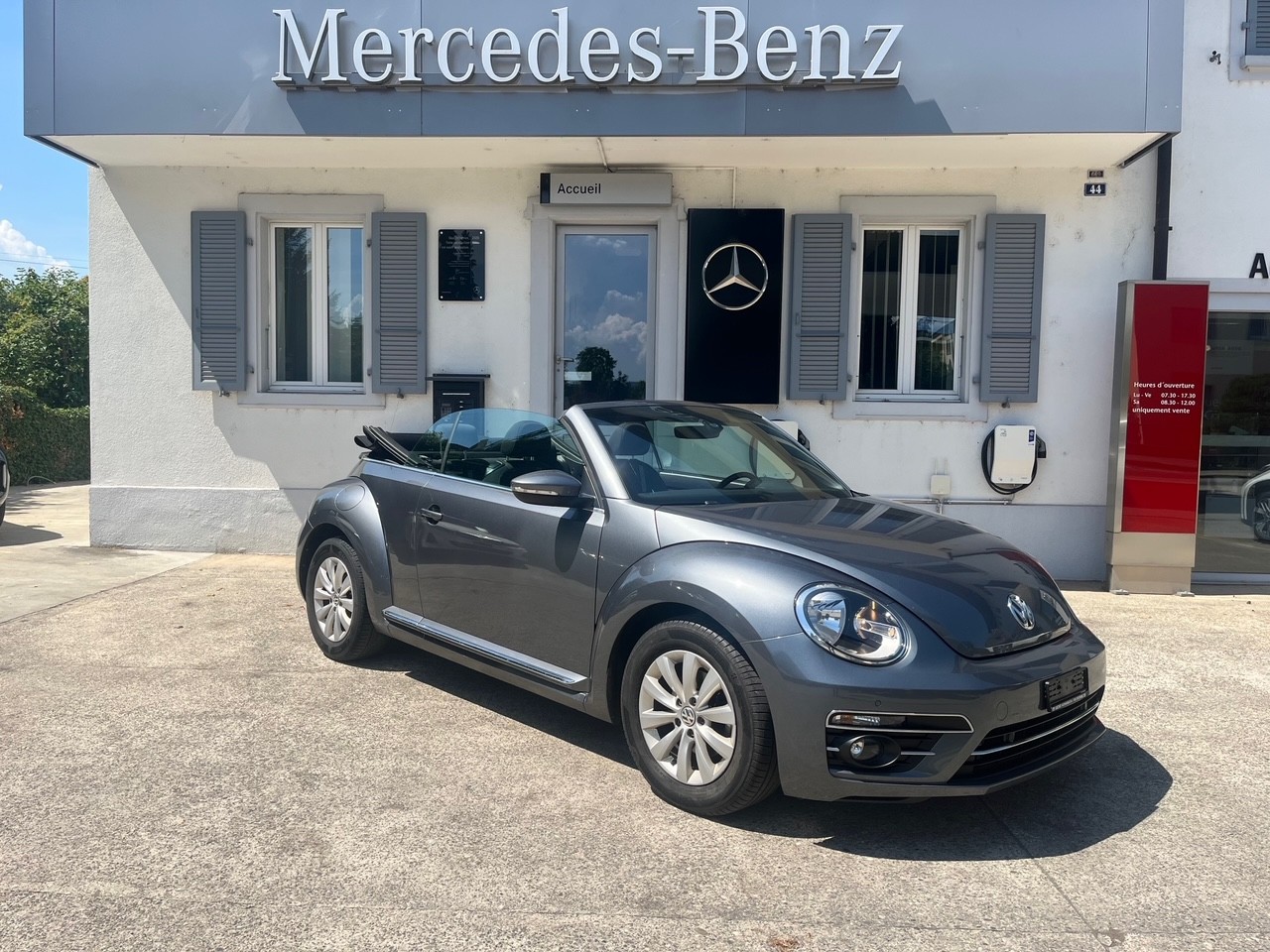 VW Beetle Cabriolet 1.2 TSI BMT Design-image-0