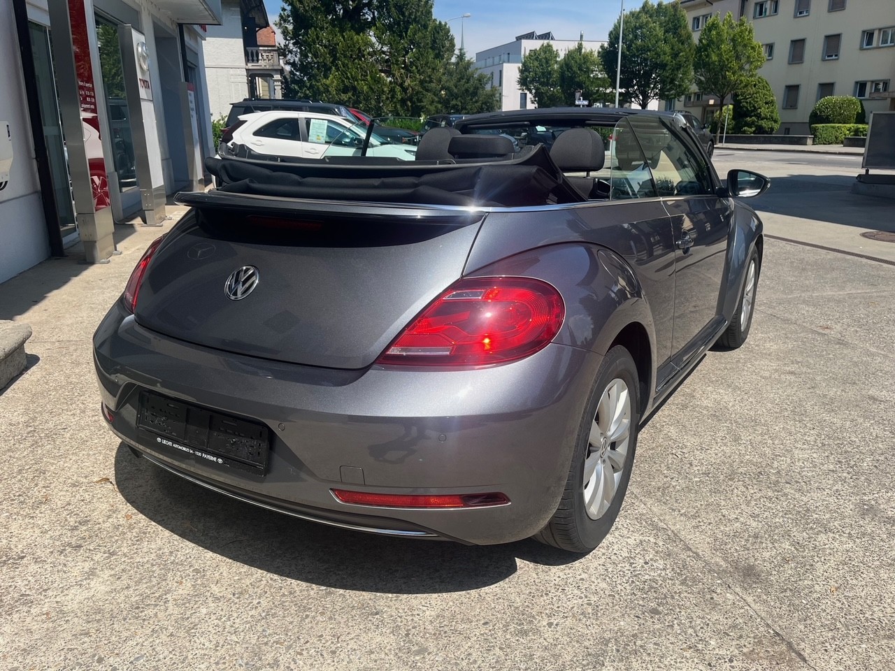 VW Beetle Cabriolet 1.2 TSI BMT Design-image-2