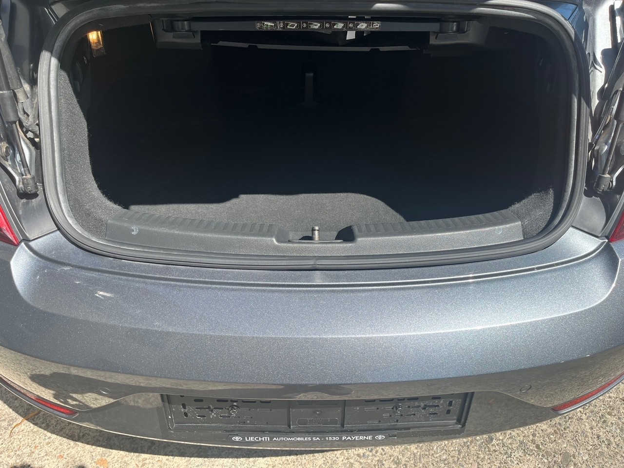 VW Beetle Cabriolet 1.2 TSI BMT Design-image-11