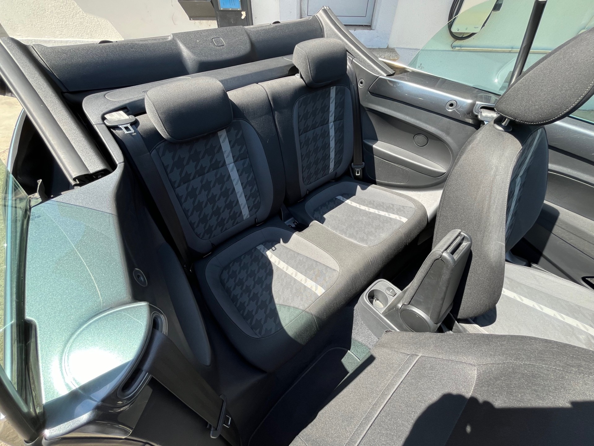 VW Beetle Cabriolet 1.2 TSI BMT Design-image-9