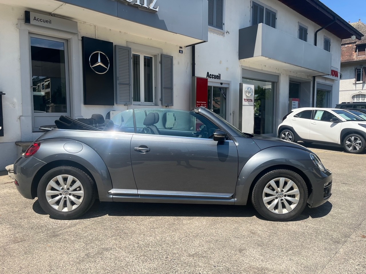 VW Beetle Cabriolet 1.2 TSI BMT Design-image-1
