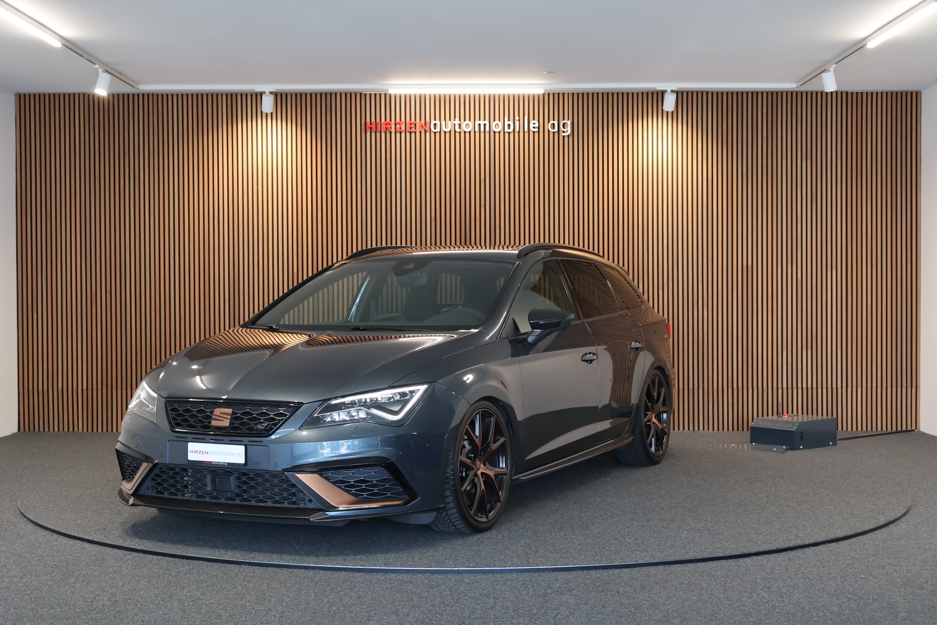 SEAT Leon ST 2.0 TSI Cupra R 370 4 Drive DSG Tuning-image-0