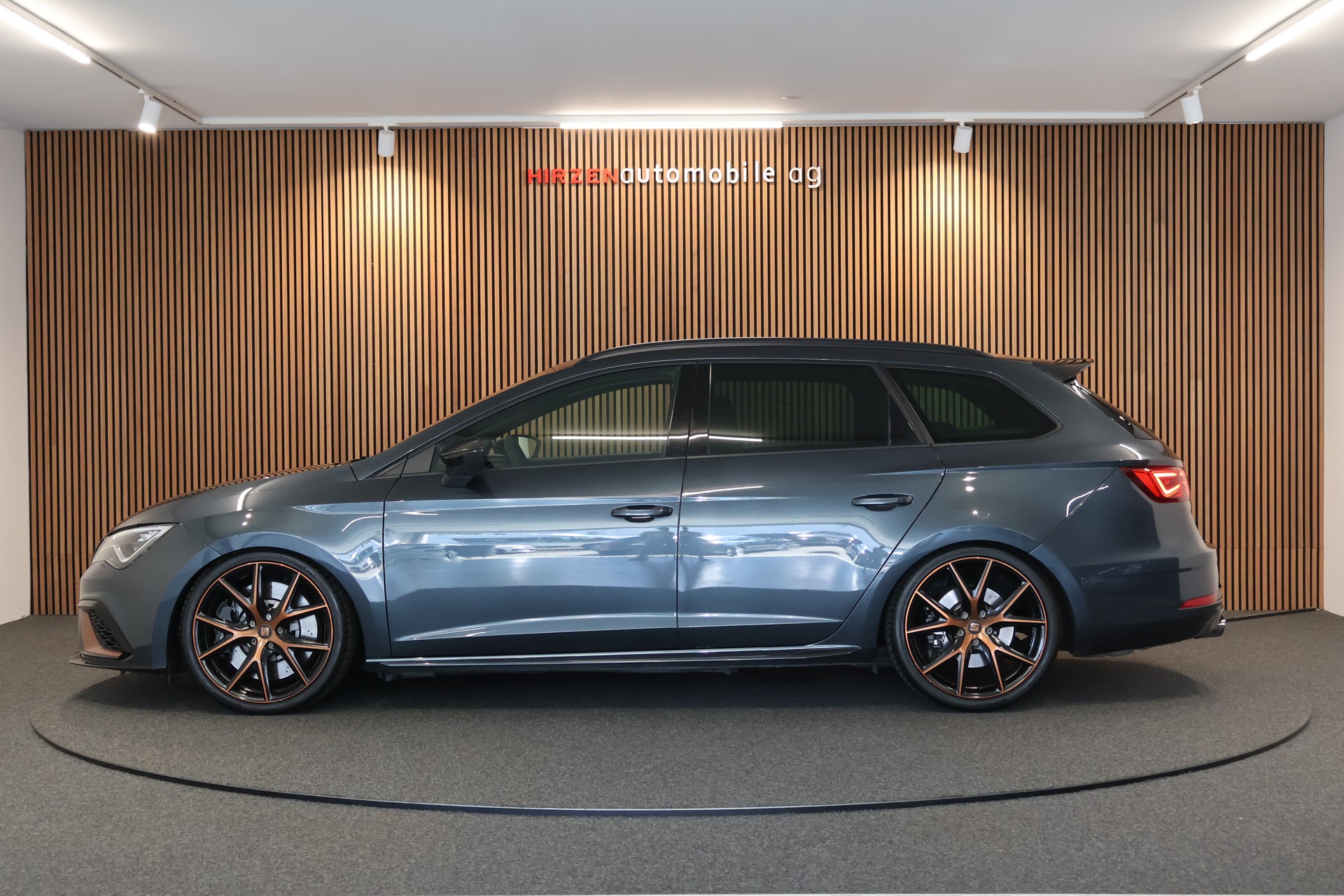 SEAT Leon ST 2.0 TSI Cupra R 370 4 Drive DSG Tuning-image-1